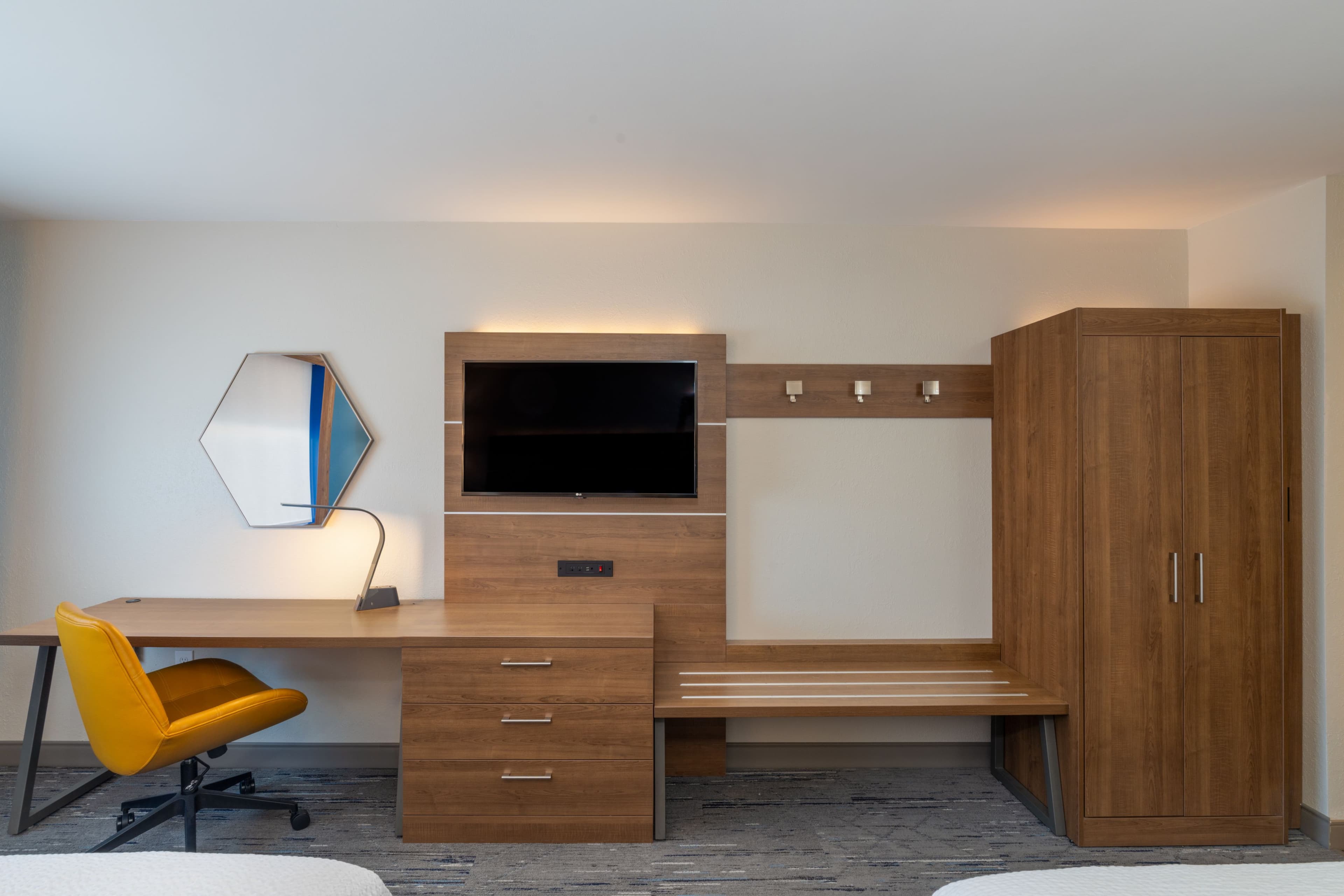 Holiday Inn Express & Suites Lexington W - Versailles — 5