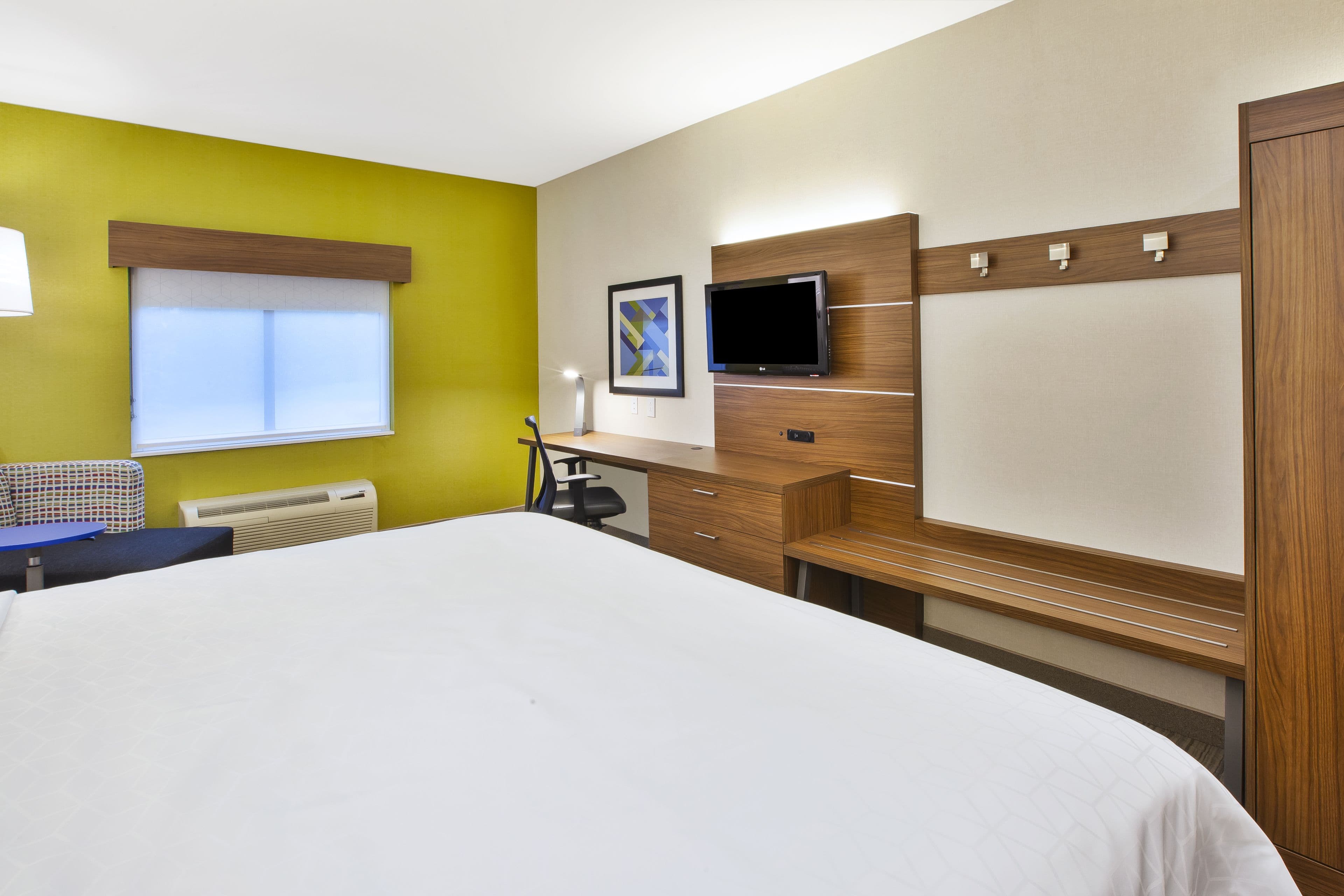Holiday Inn Express & Suites Rochester-Victor — 6