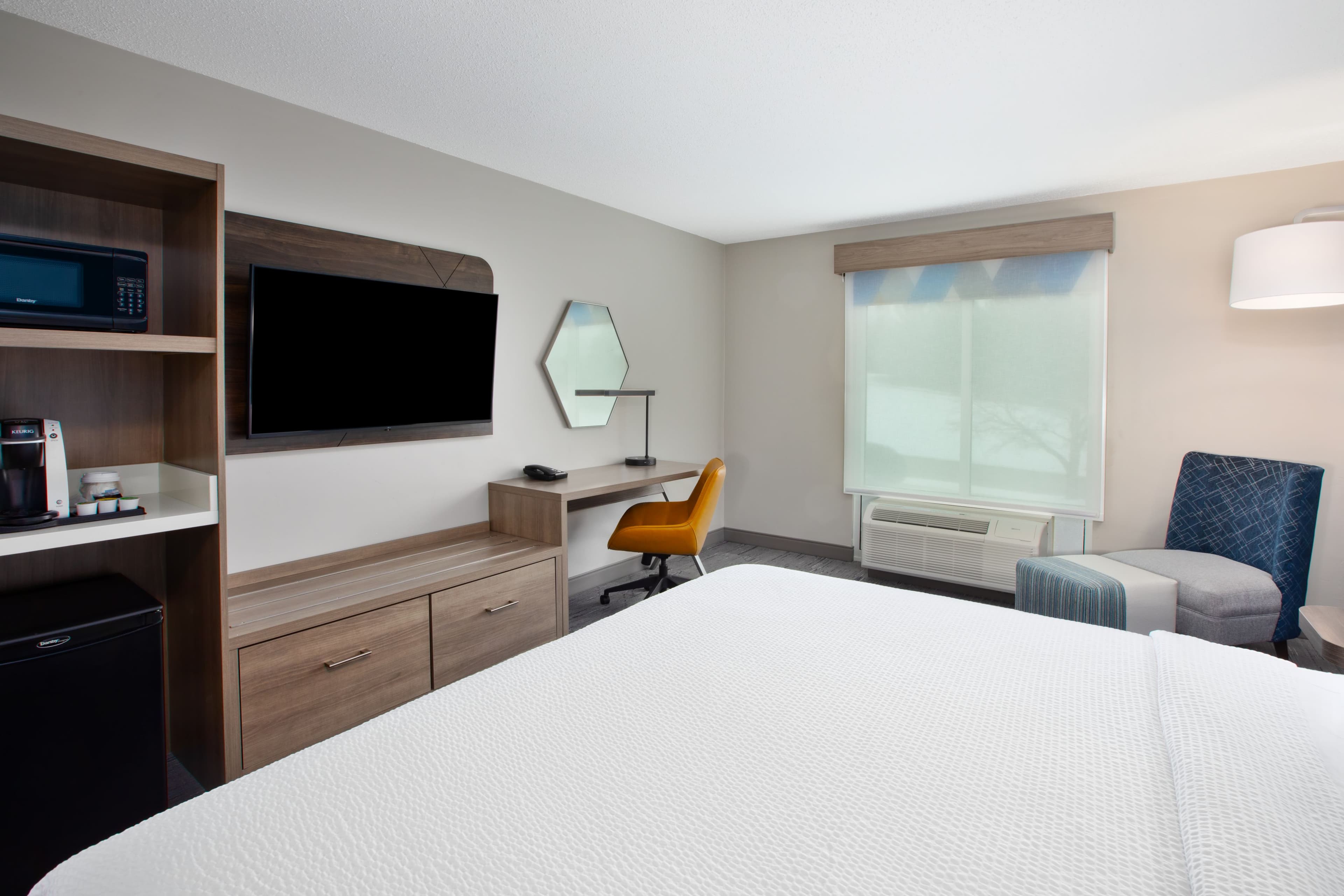 Holiday Inn Express & Suites Grand Rapids-North — 7