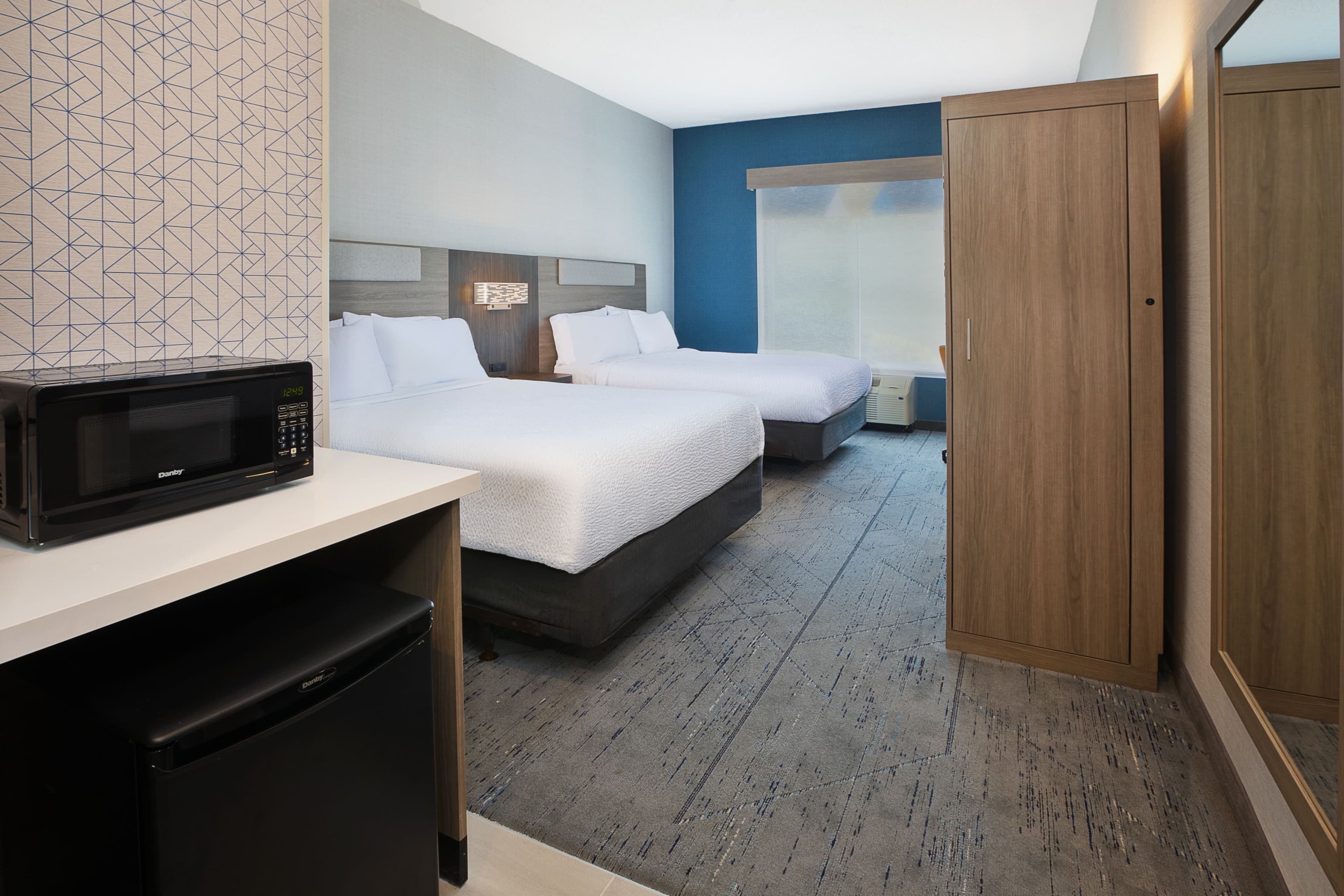 Holiday Inn Express & Suites Youngstown N (Warren/Niles) — 15