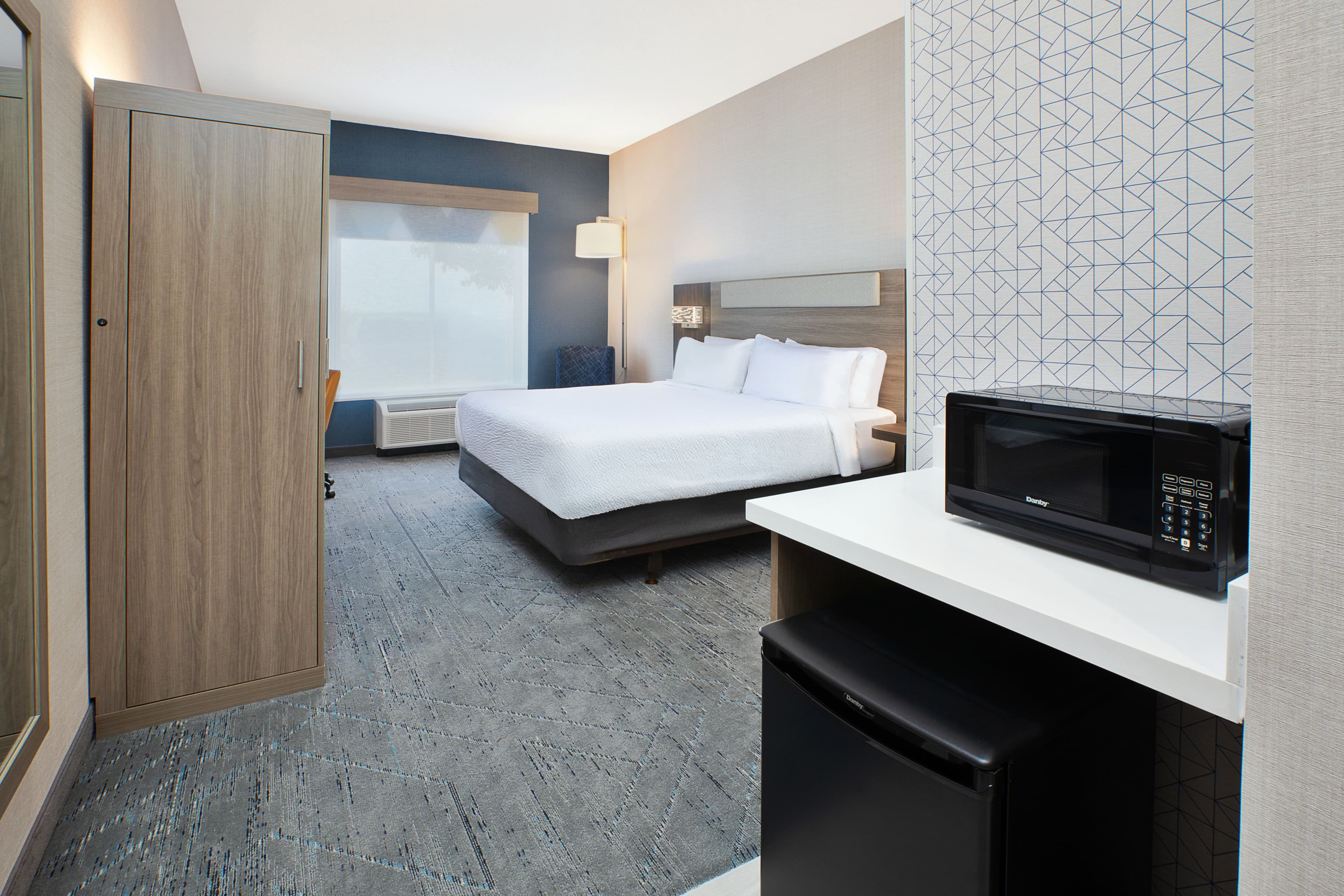 Holiday Inn Express & Suites Youngstown N (Warren/Niles) — 8