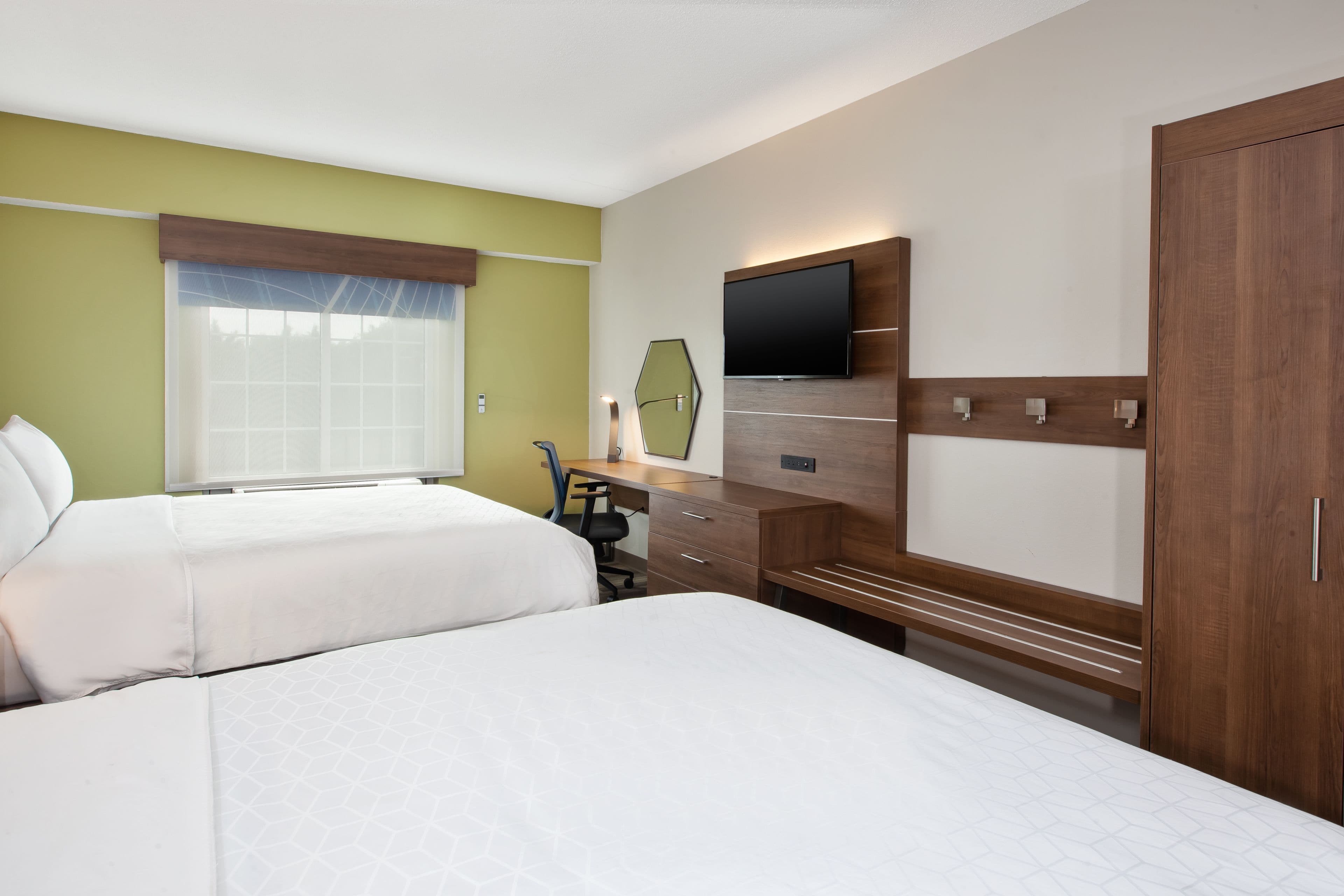 Holiday Inn Express & Suites Warrenton — 15