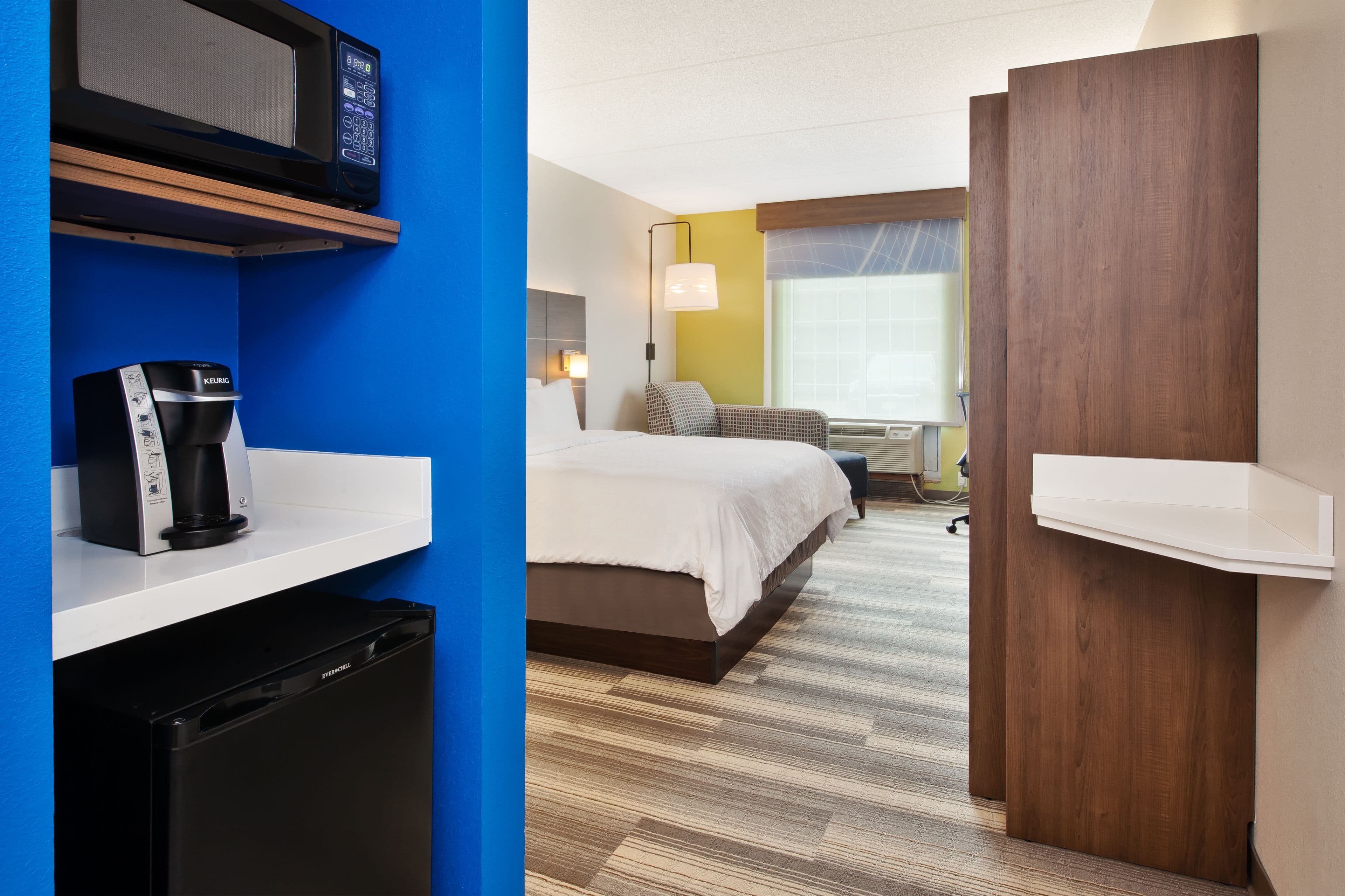 Holiday Inn Express & Suites Warrenton — 8