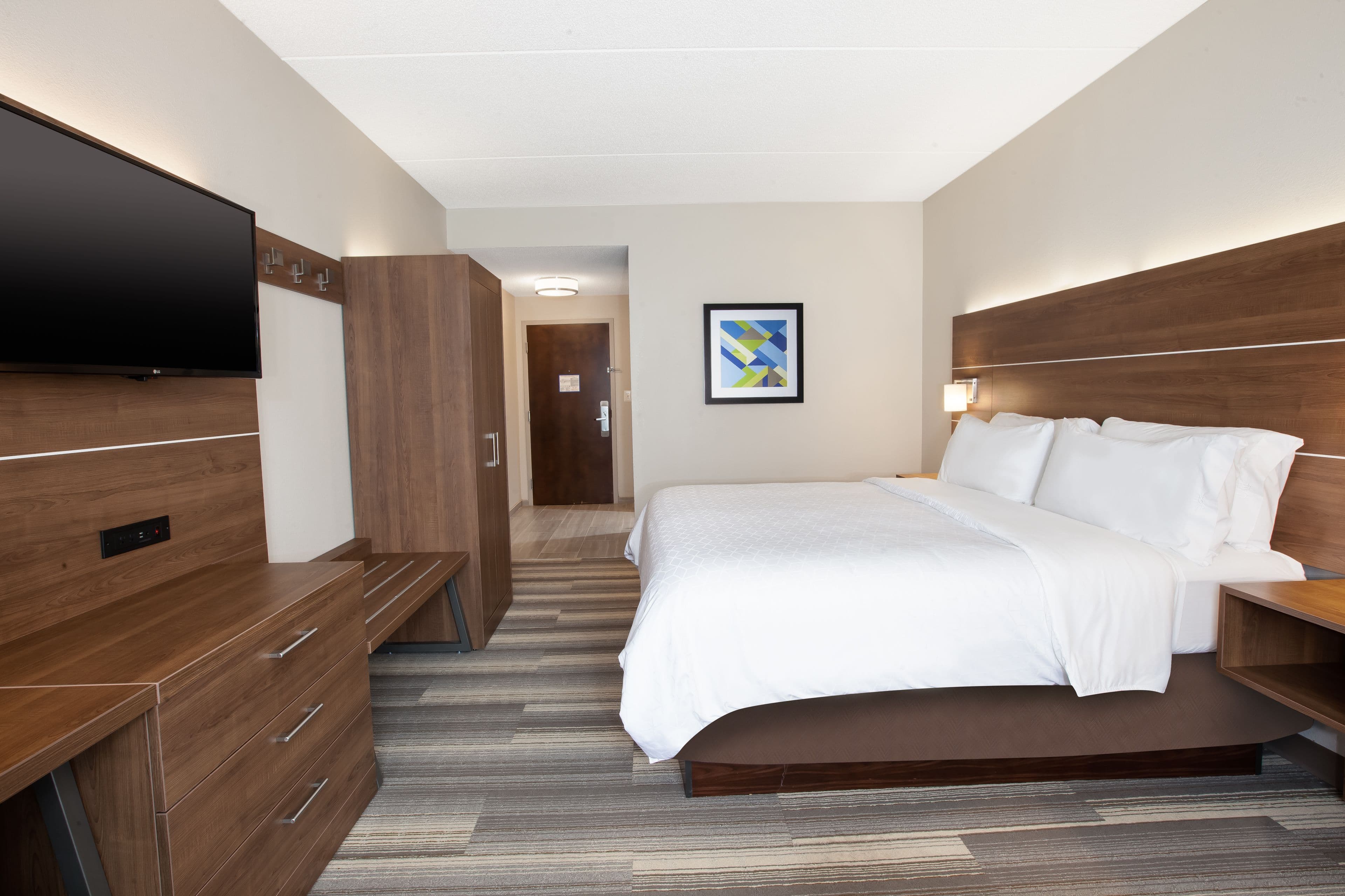 Holiday Inn Express & Suites Warrenton — 7