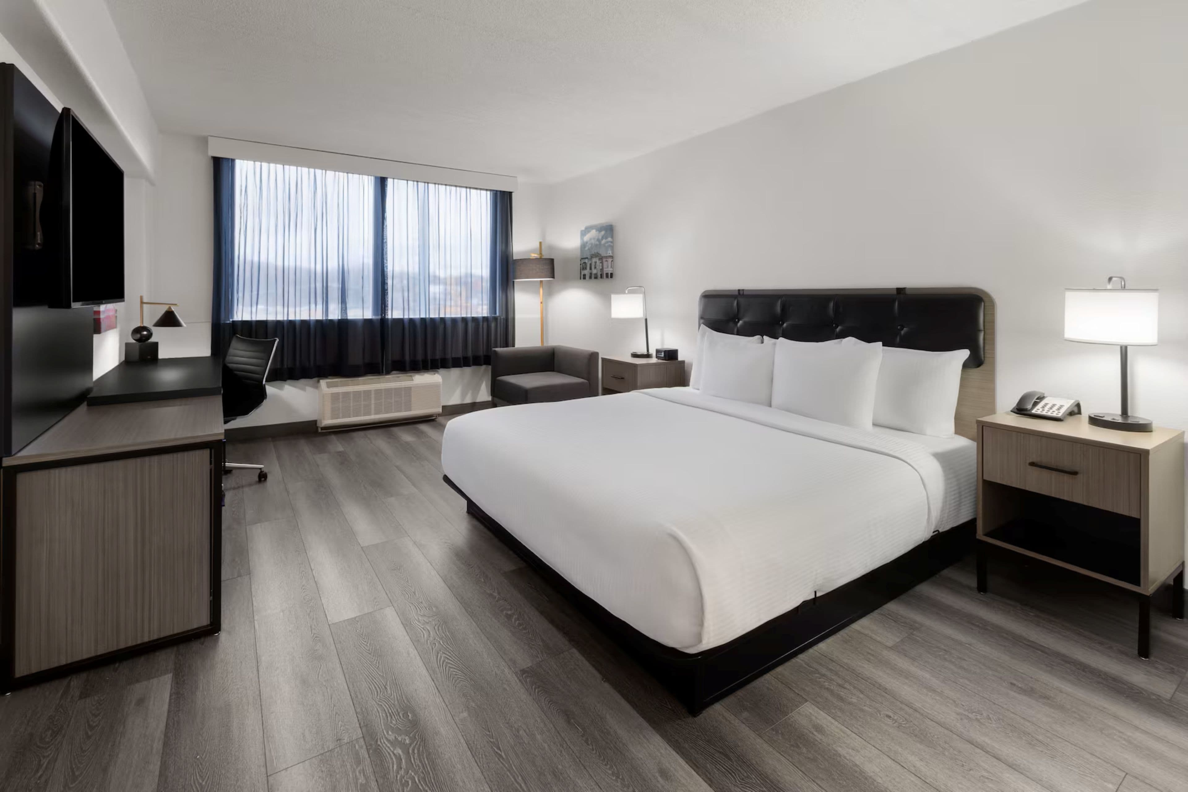 Holiday Inn Express & Suites Washington DC -  NoMA — 7