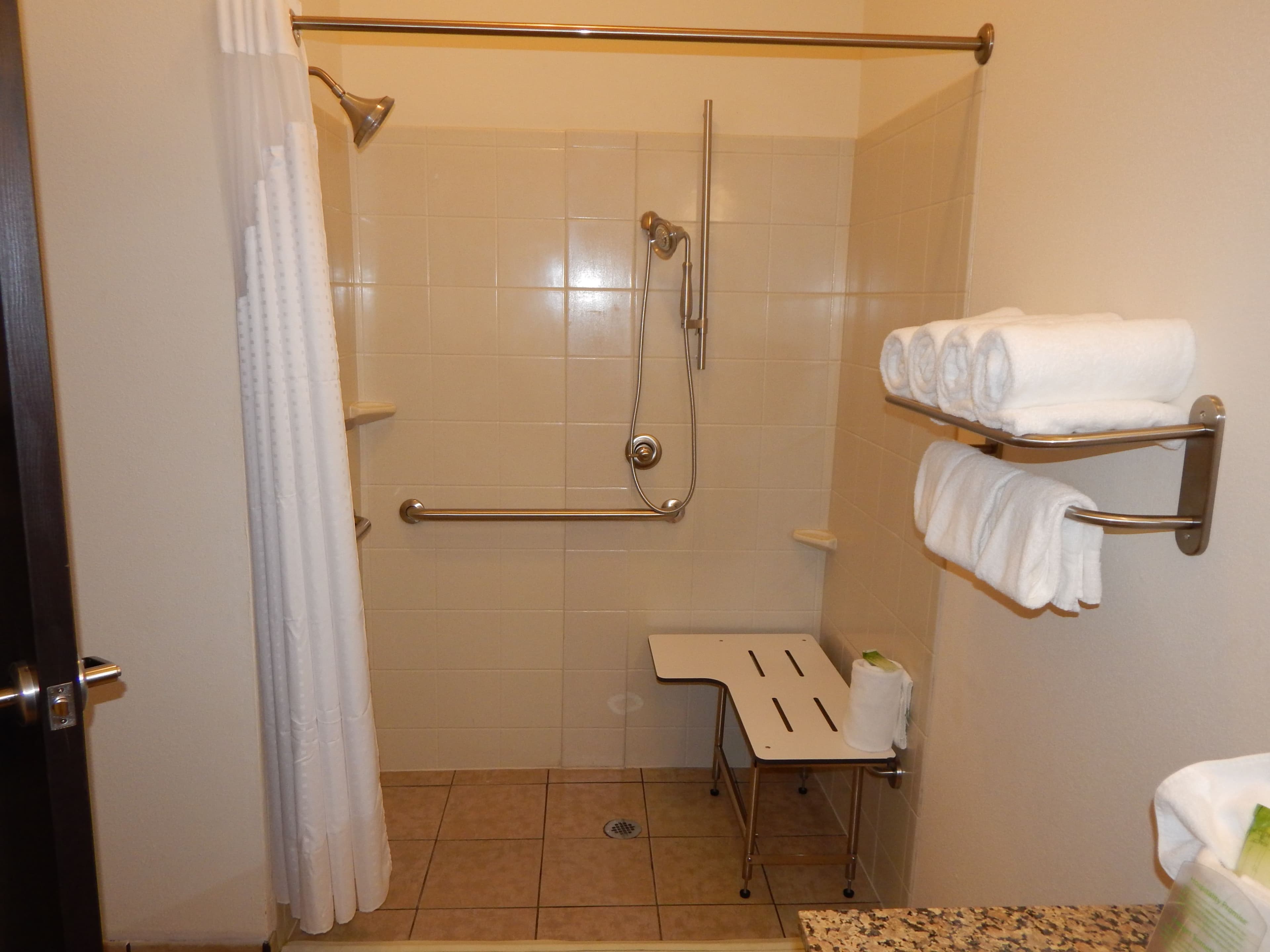 Holiday Inn Express & Suites Washington - Meadow Lands — 8