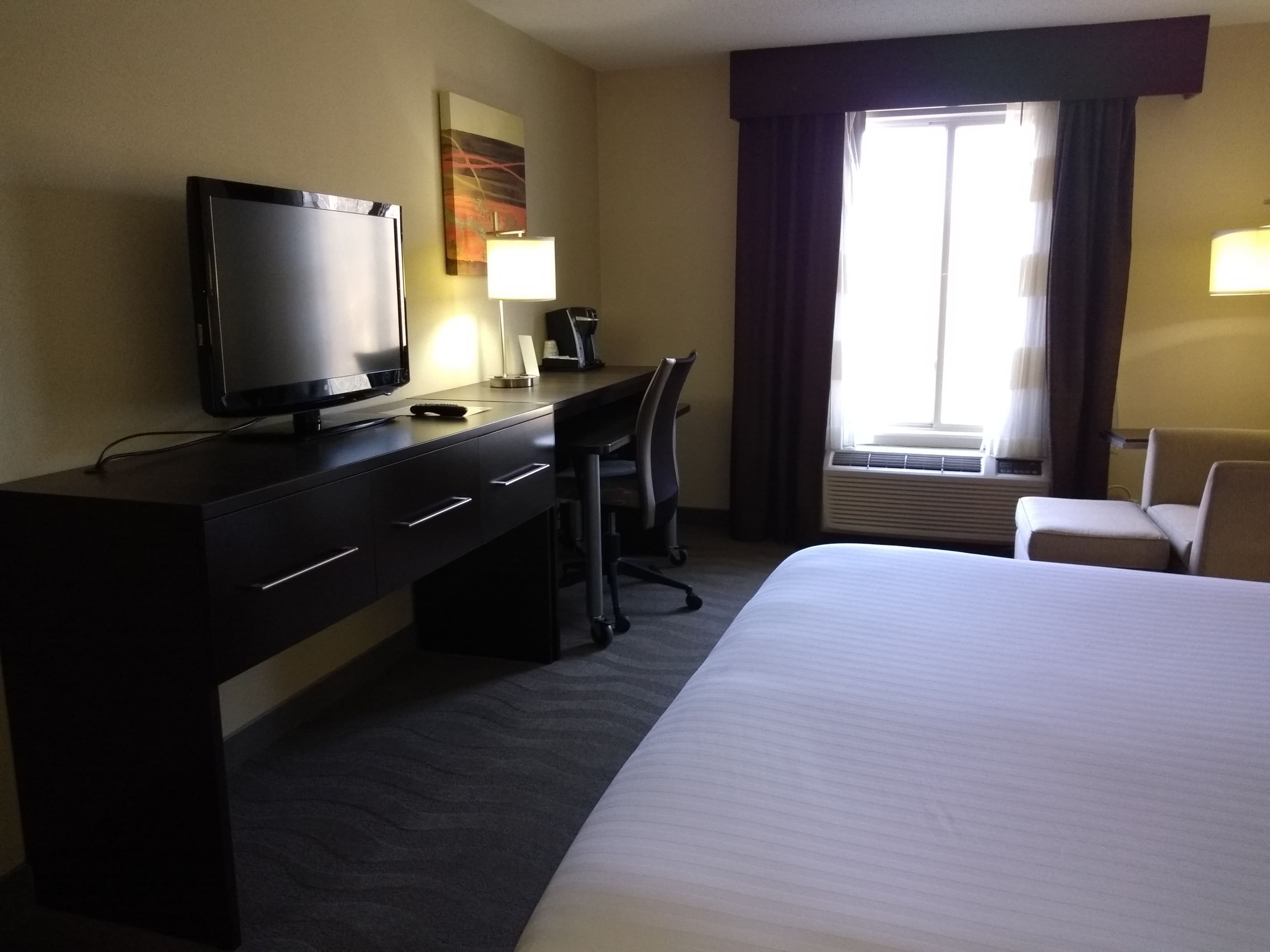 Holiday Inn Express & Suites Waterford — 7
