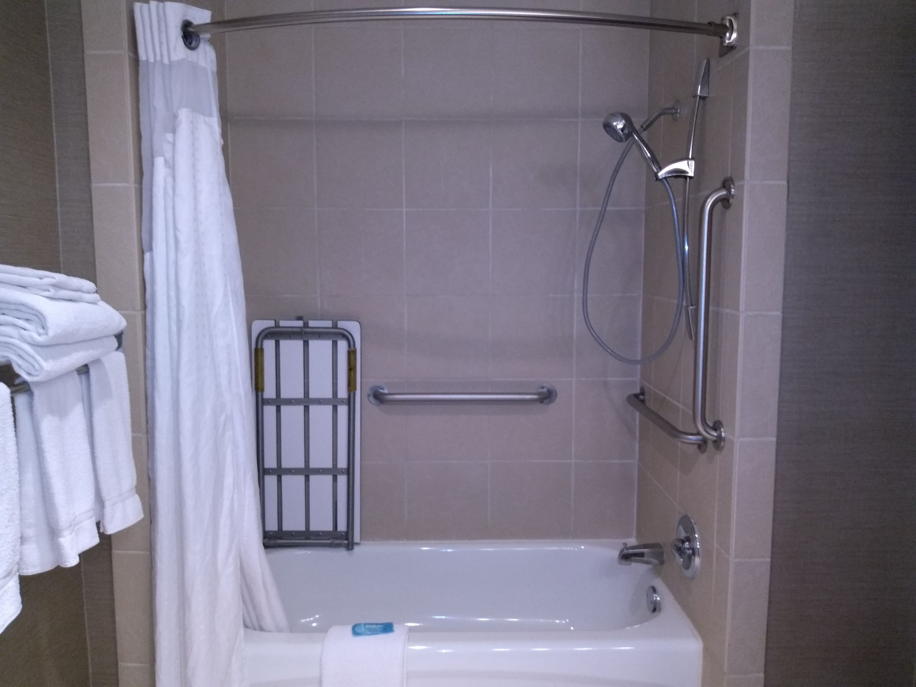 Holiday Inn Express & Suites Waterford — 9
