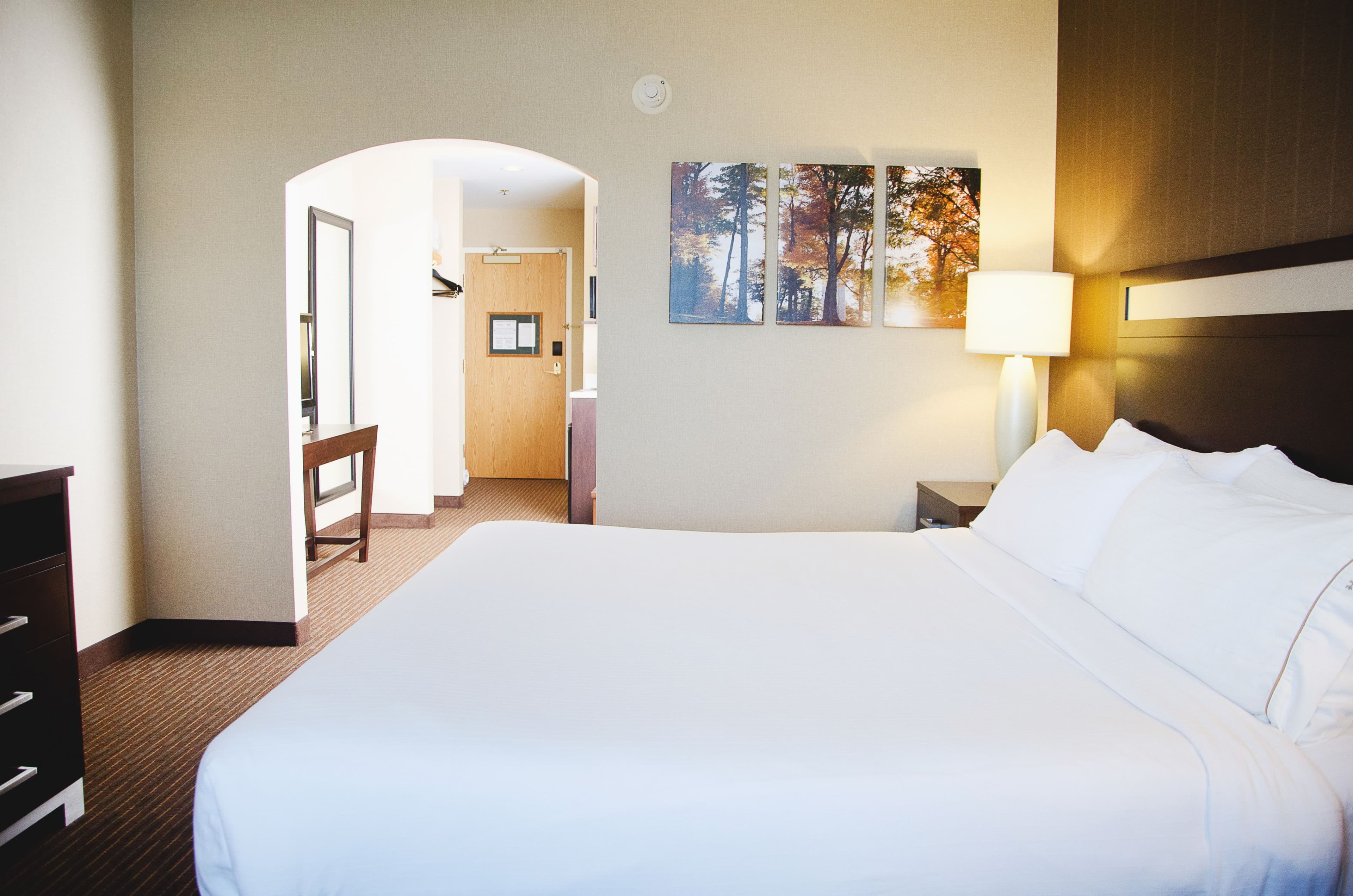 Holiday Inn Express & Suites Watertown-Thousand Islands — 14