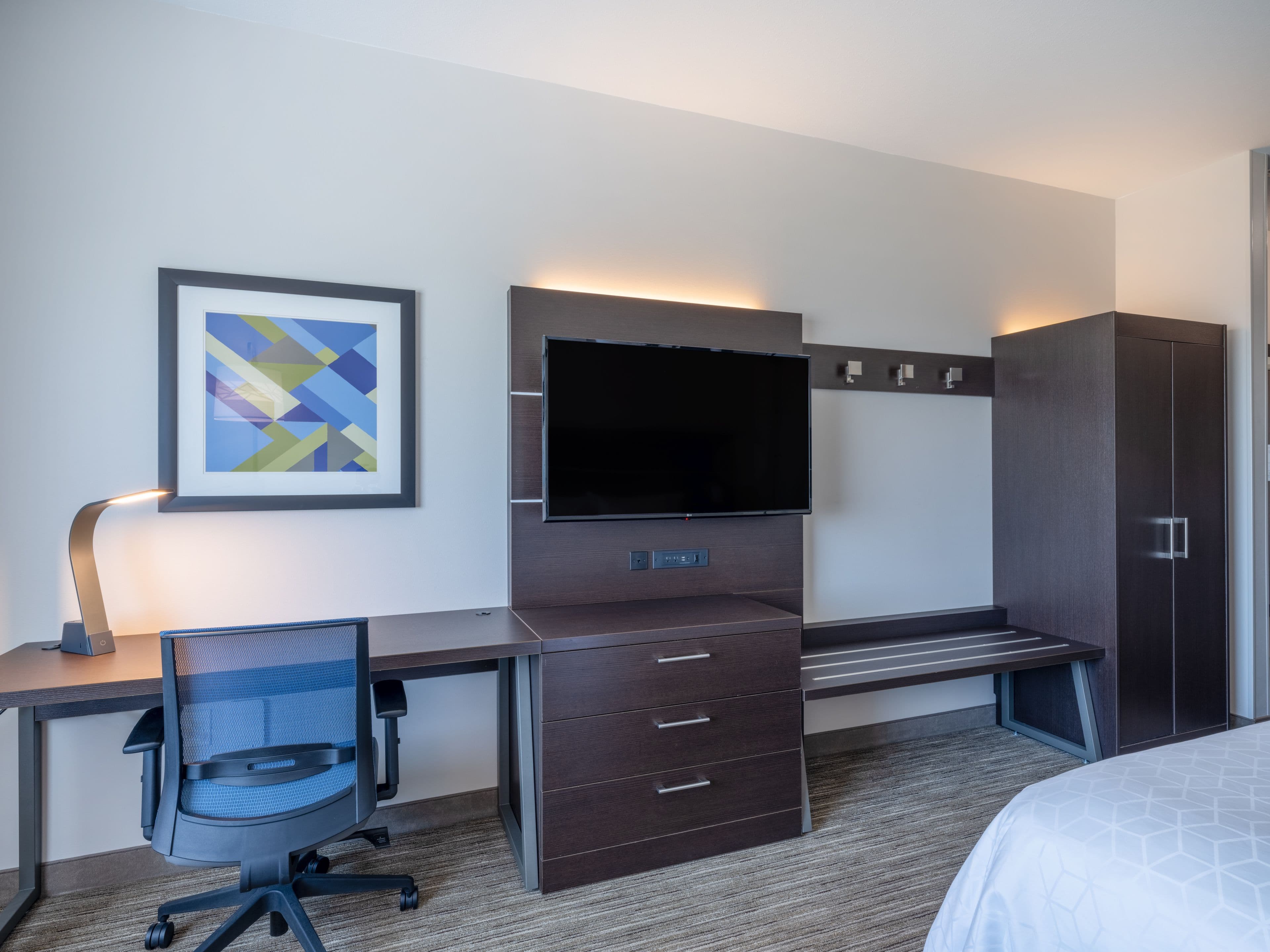 Holiday Inn Express & Suites Watertown — 8