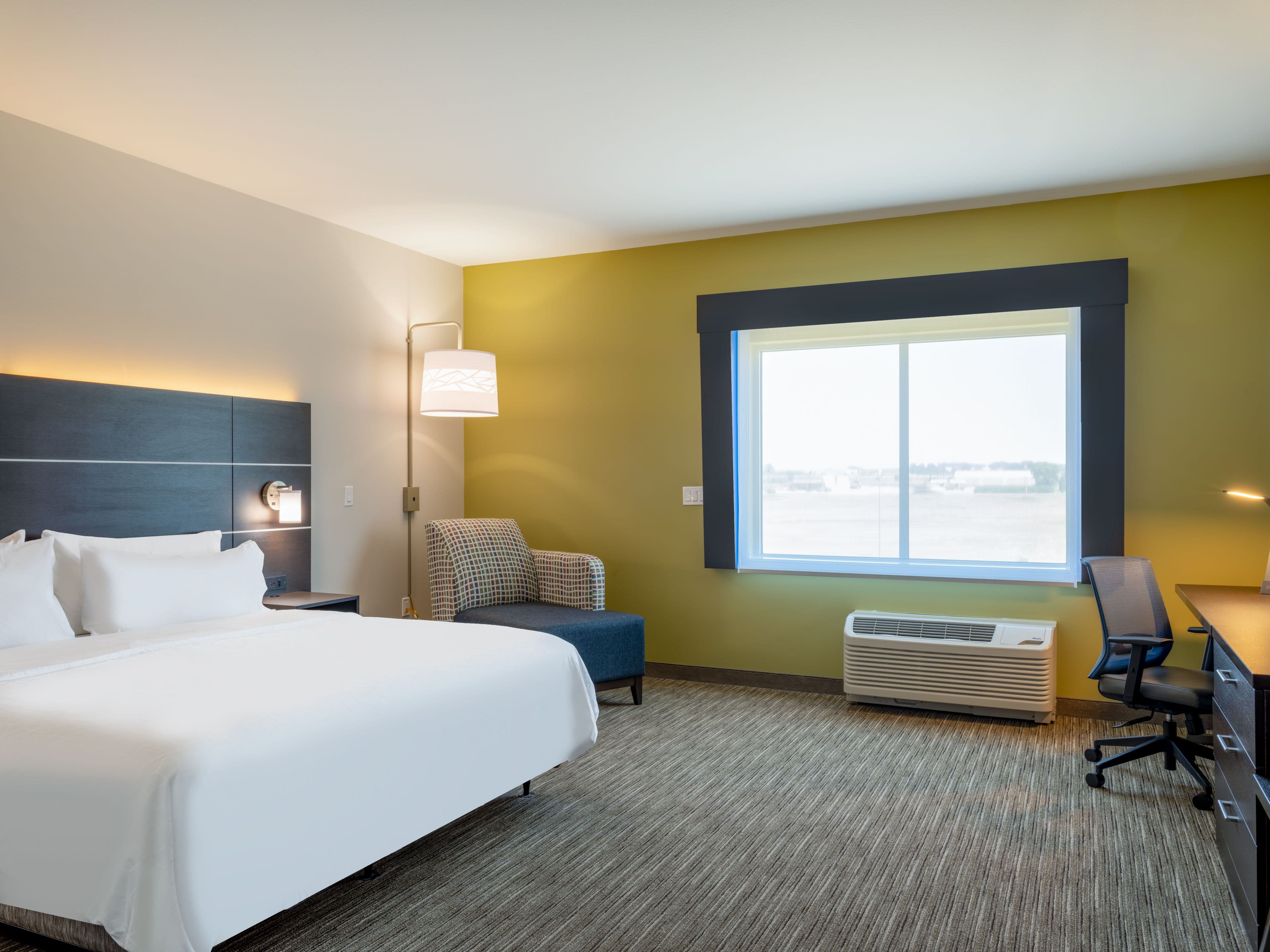 Holiday Inn Express & Suites Watertown — 6