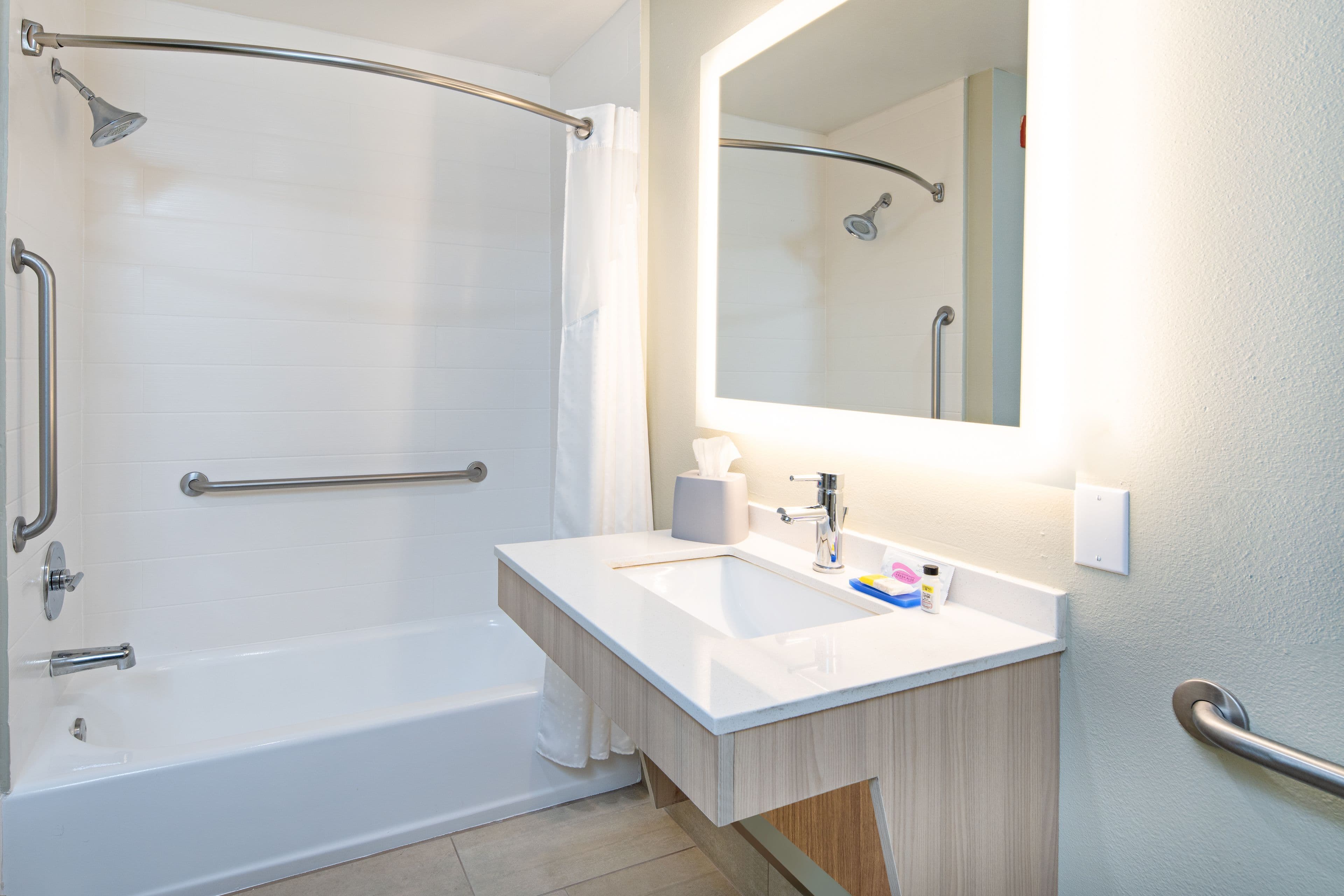 Holiday Inn Express & Suites Watsonville — 8
