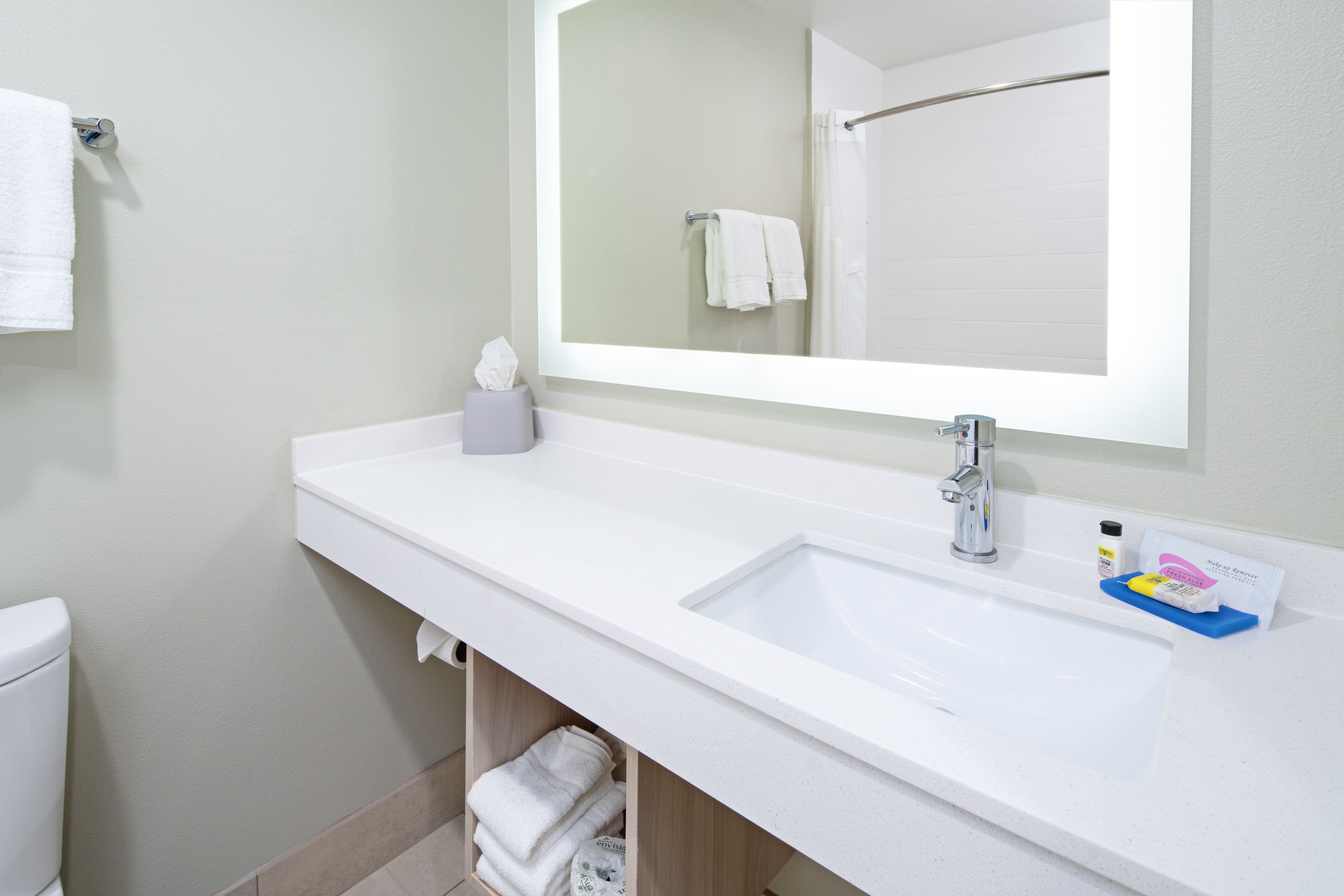 Holiday Inn Express & Suites Watsonville — 7