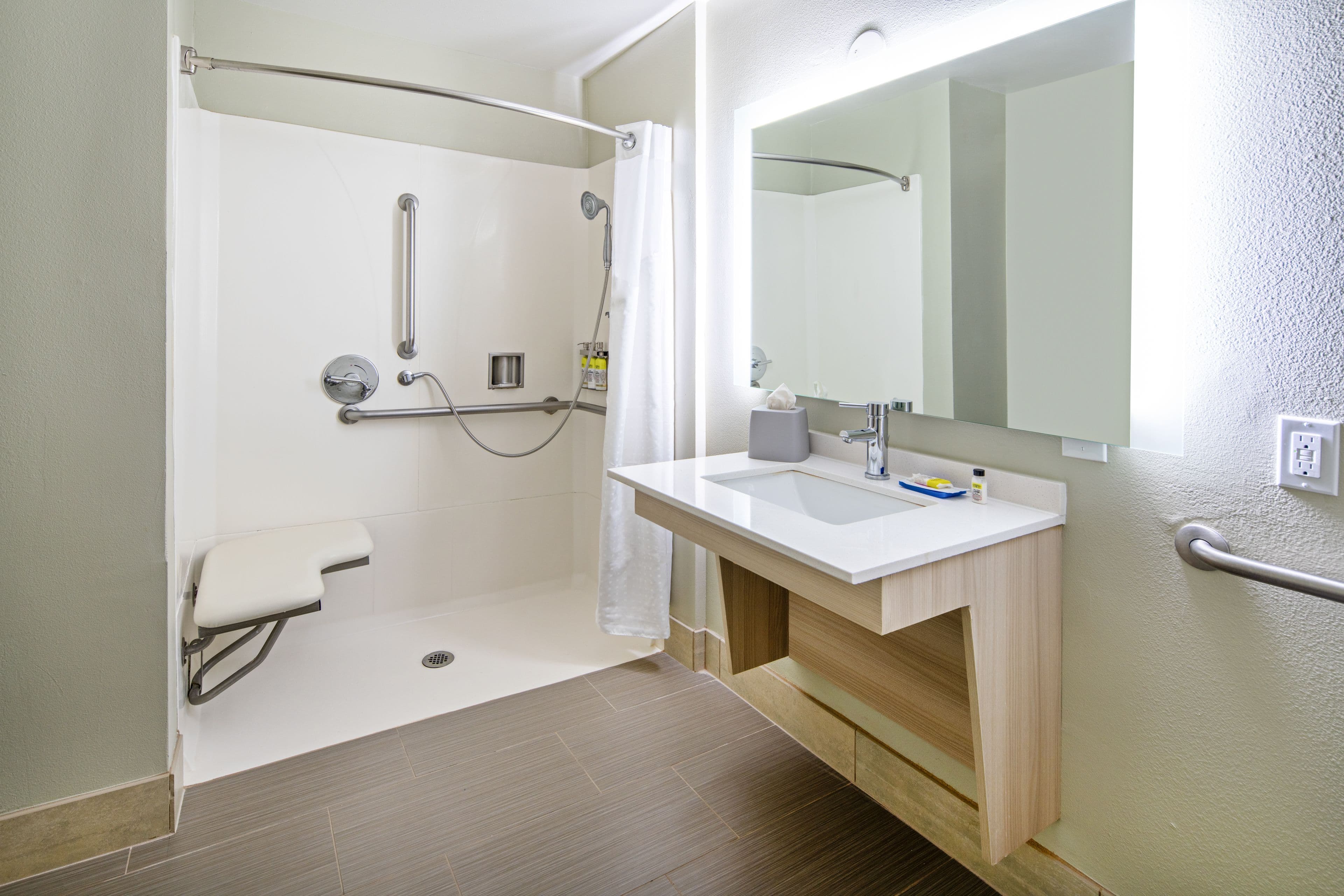 Holiday Inn Express & Suites Watsonville — 16