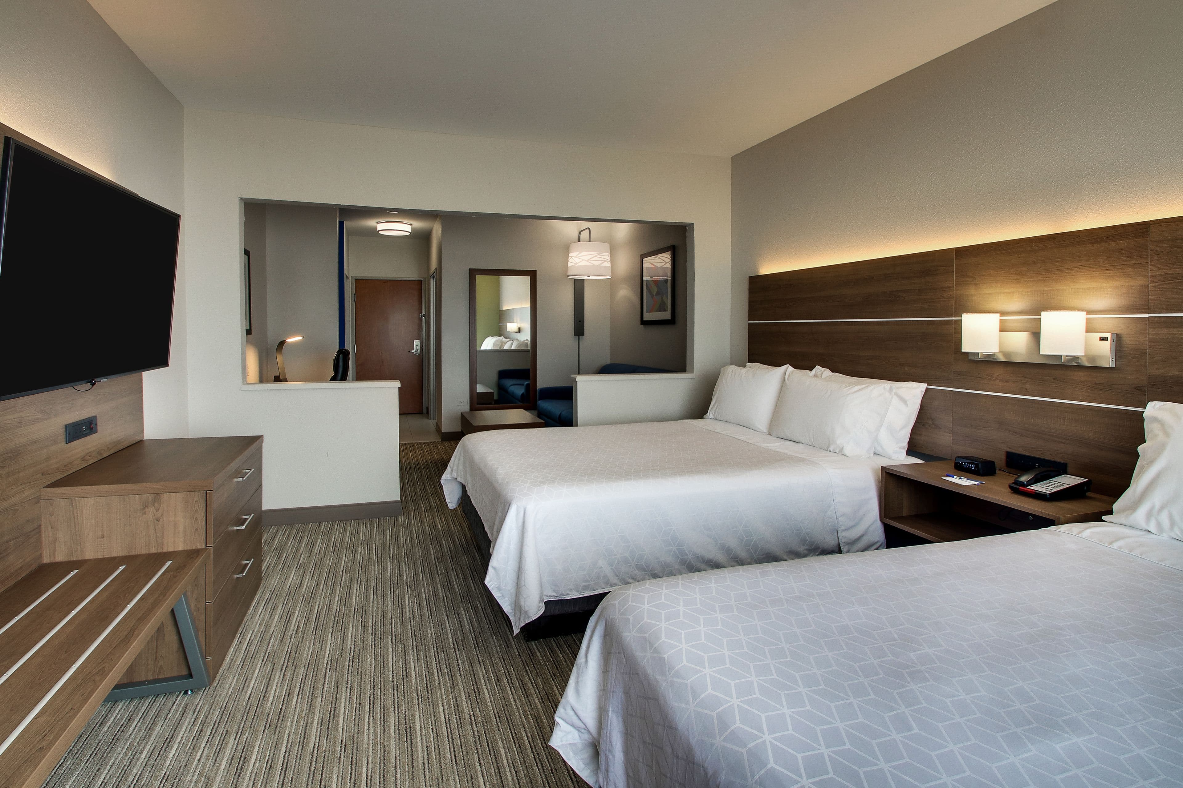 Holiday Inn Express & Suites Chicago North-Waukegan-Gurnee — 32