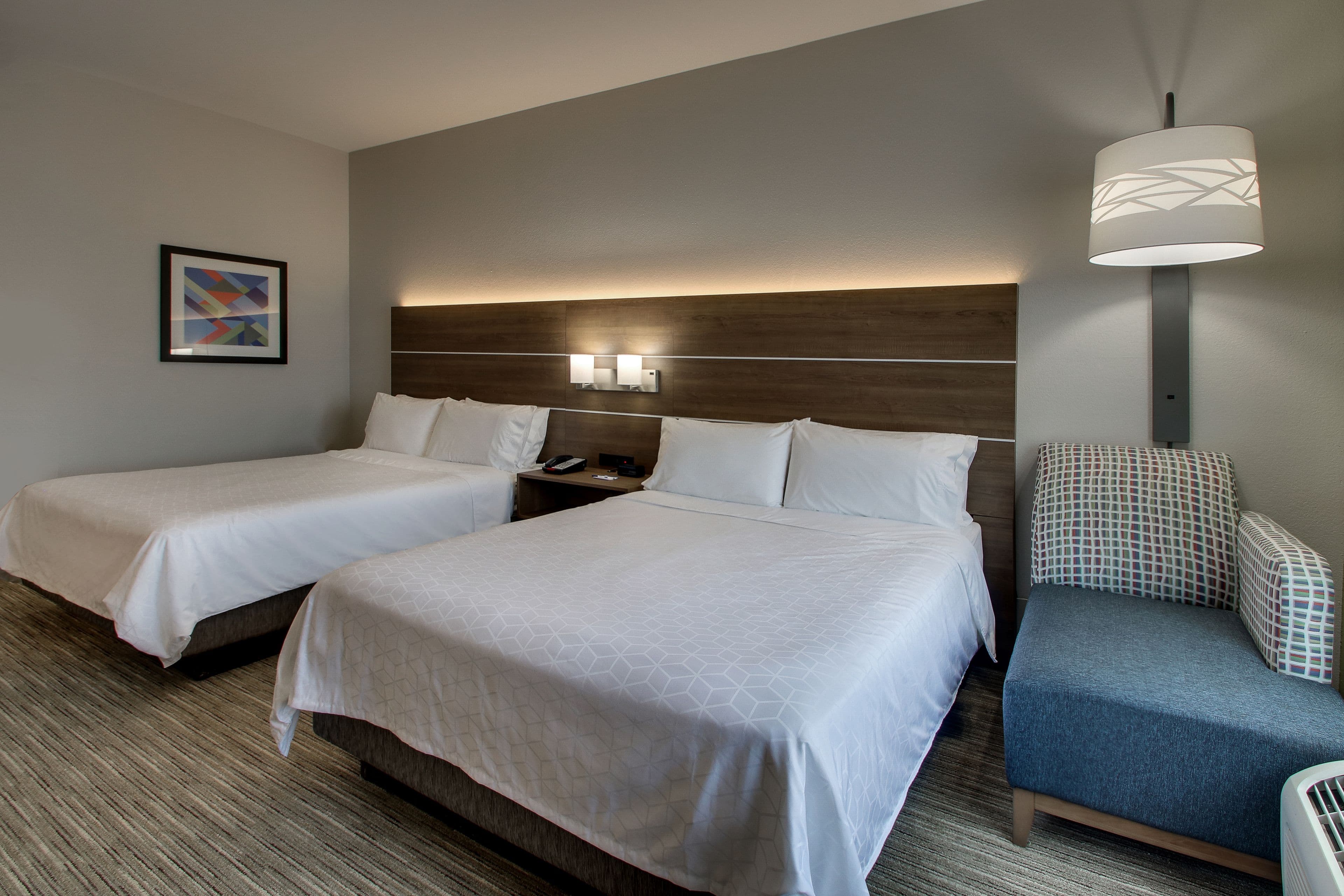 Holiday Inn Express & Suites Chicago North-Waukegan-Gurnee — 14