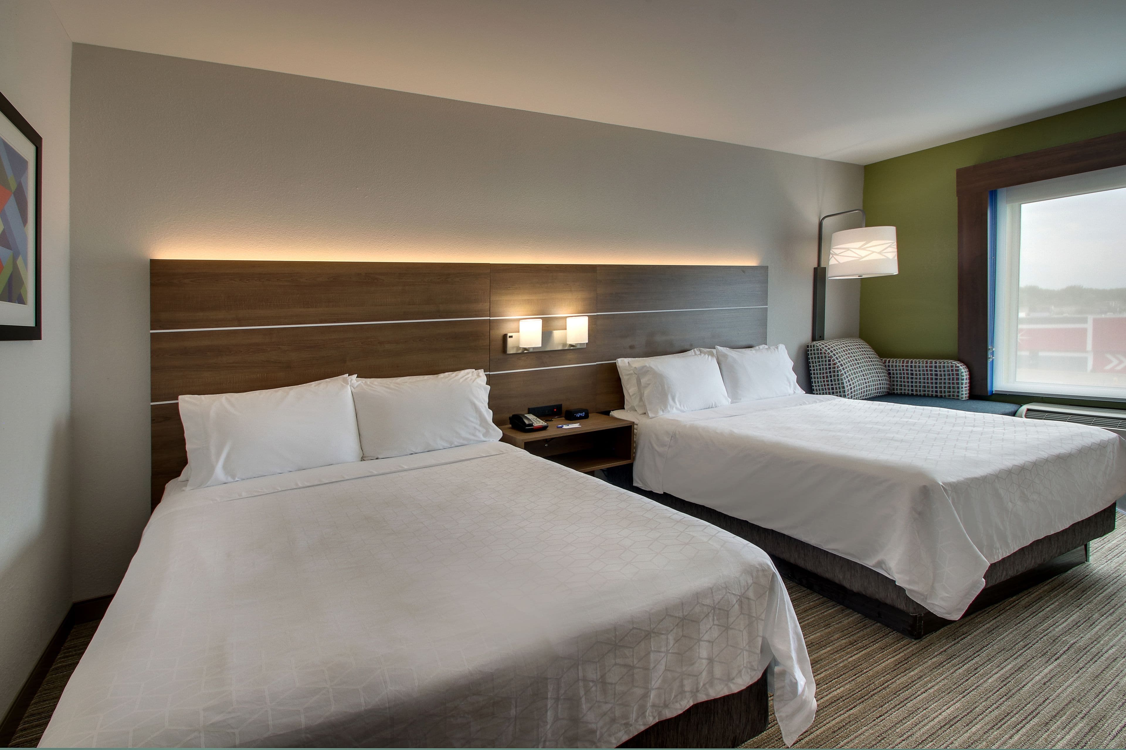 Holiday Inn Express & Suites Chicago North-Waukegan-Gurnee — 19