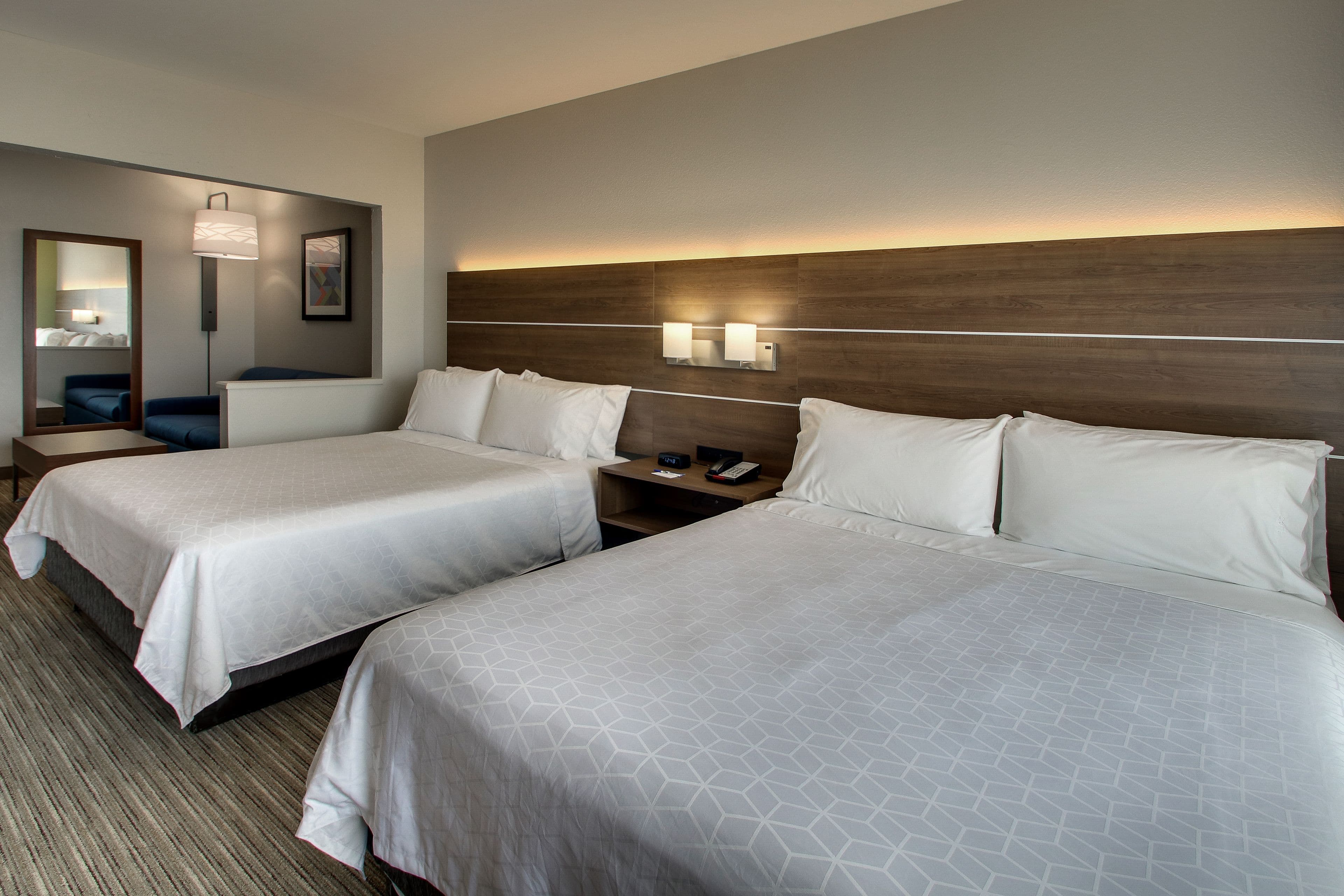 Holiday Inn Express & Suites Chicago North-Waukegan-Gurnee — 31