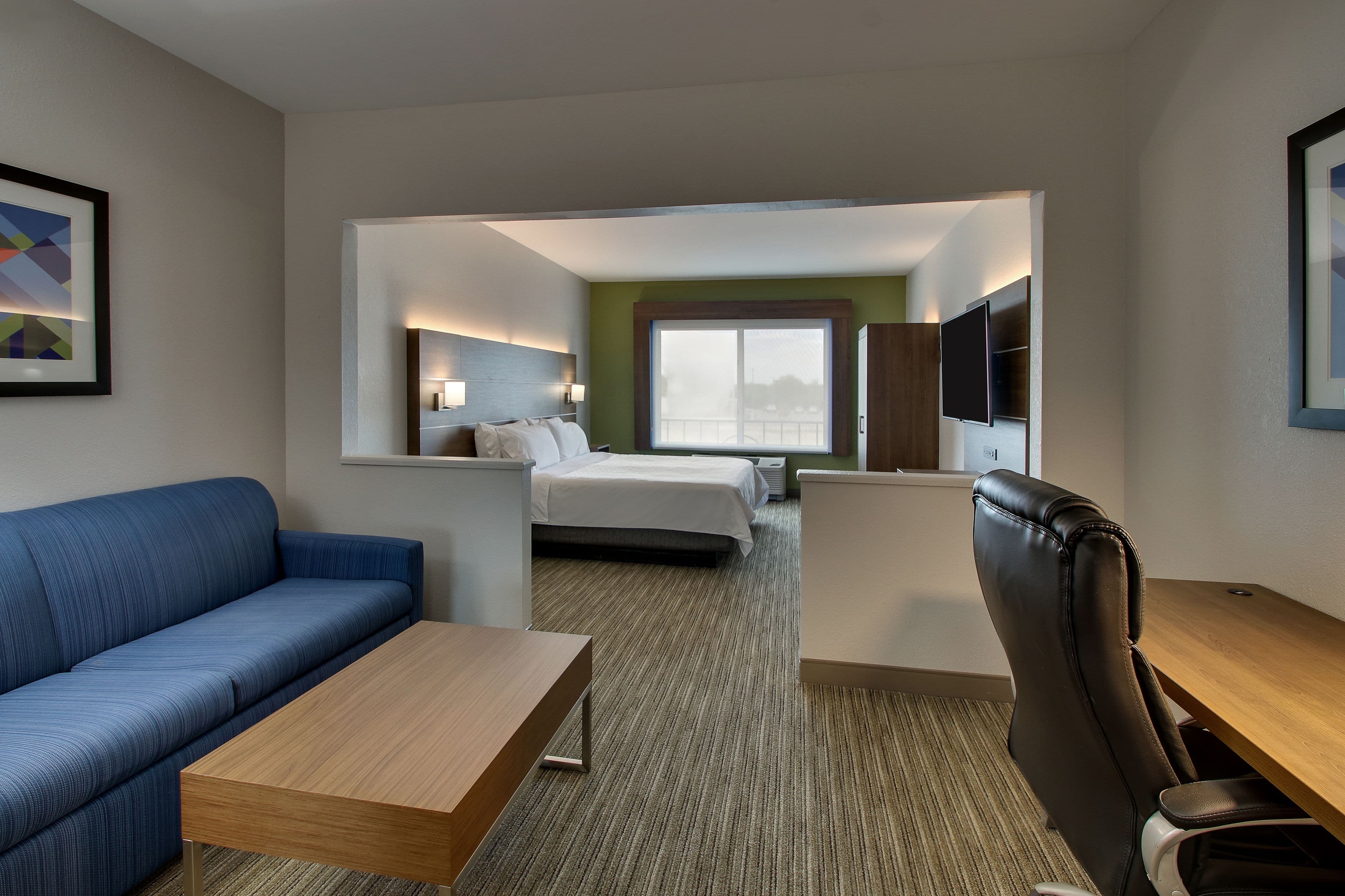 Holiday Inn Express & Suites Chicago North-Waukegan-Gurnee — 26