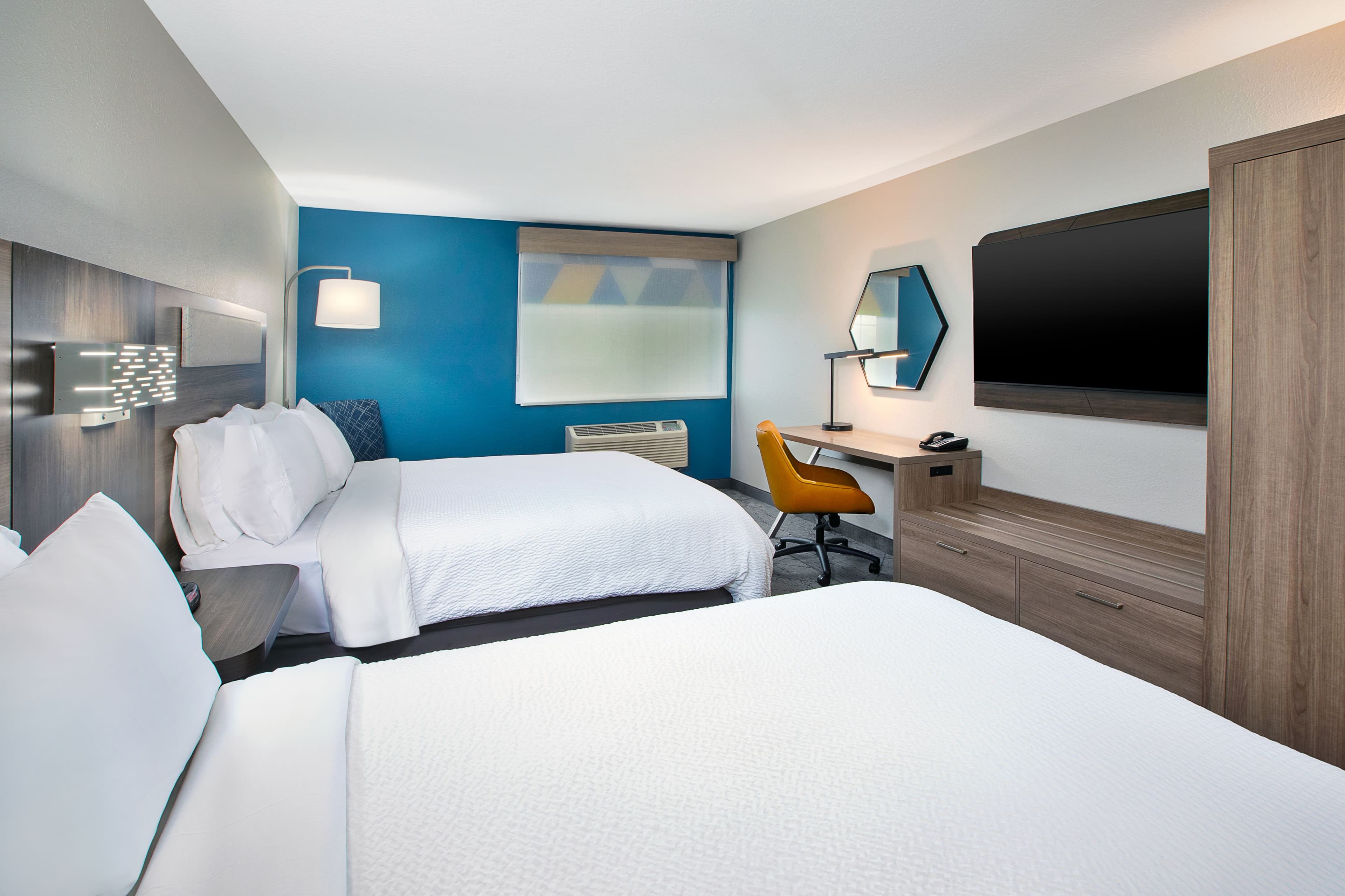 Holiday Inn Express & Suites Wauseon — 11