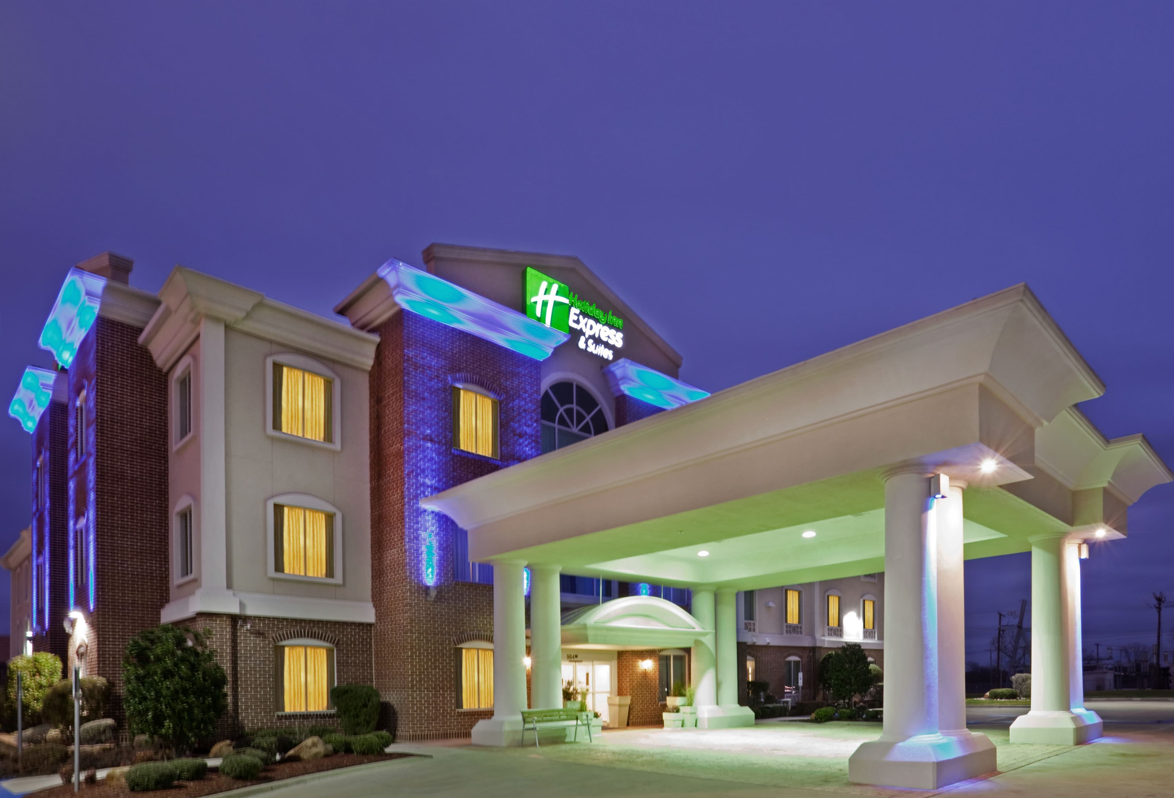 Holiday Inn Express & Suites Waxahachie - Image 1