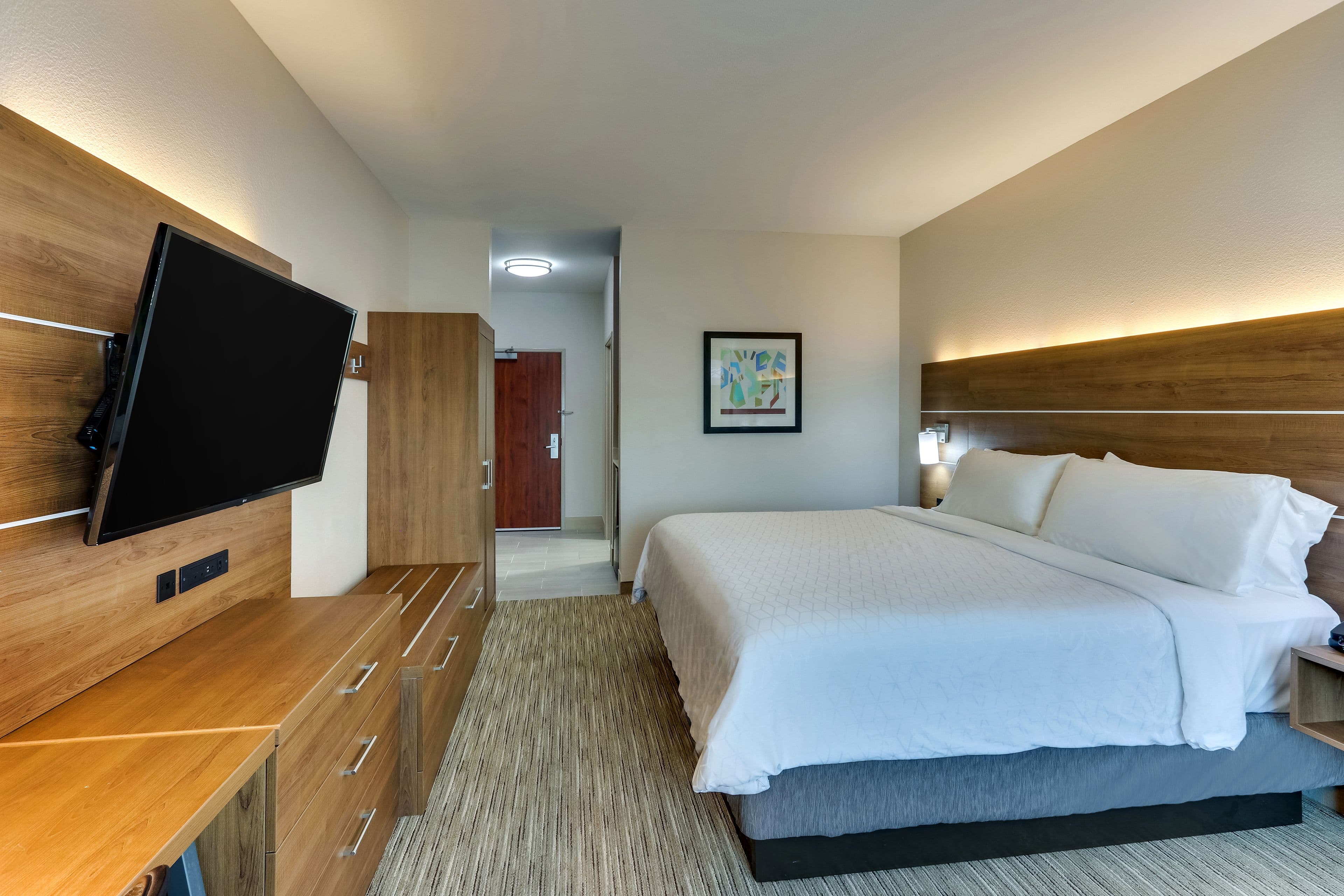 Holiday Inn Express & Suites Waxahachie - Image 4