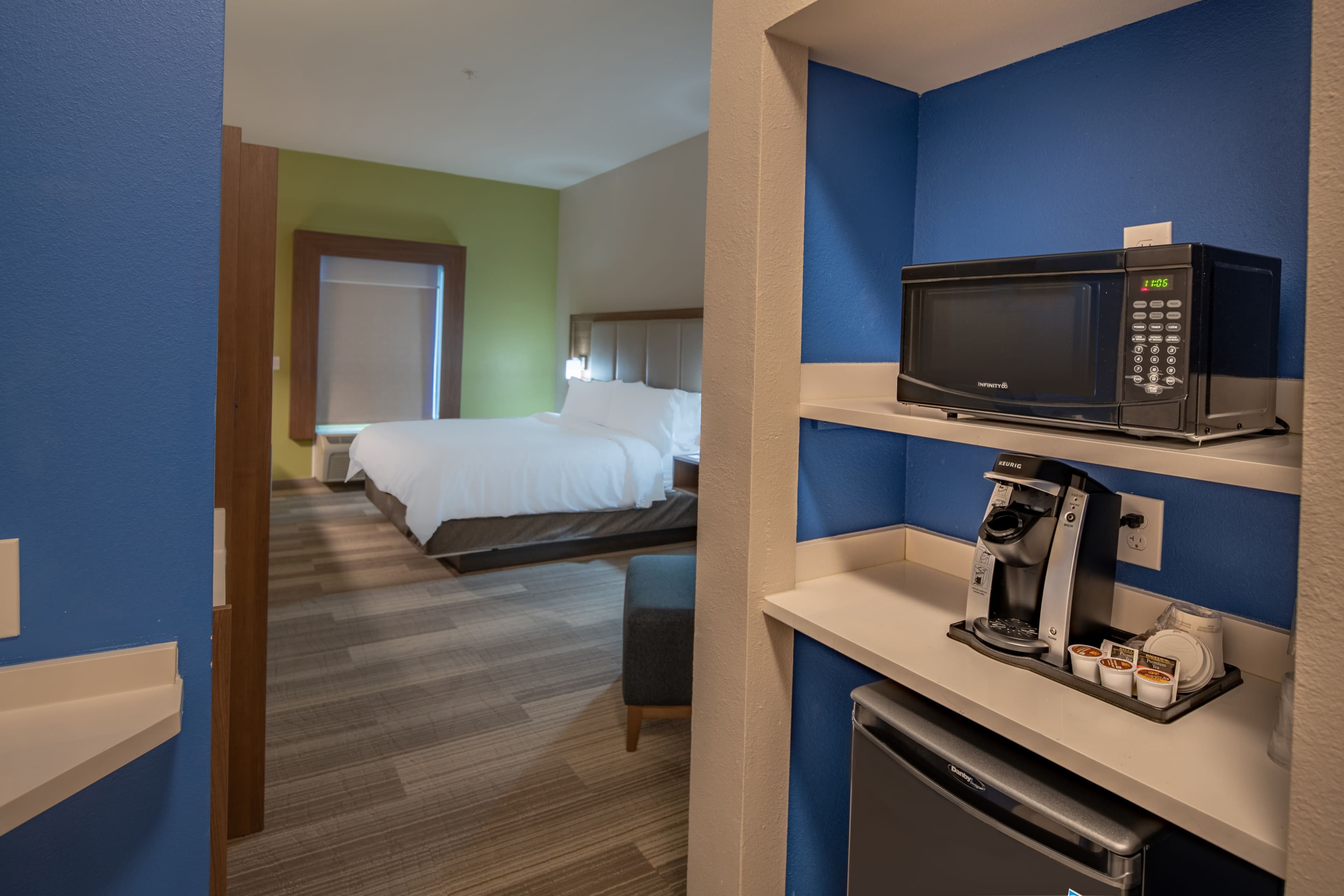 Holiday Inn Express & Suites N Waco Area - West — 11