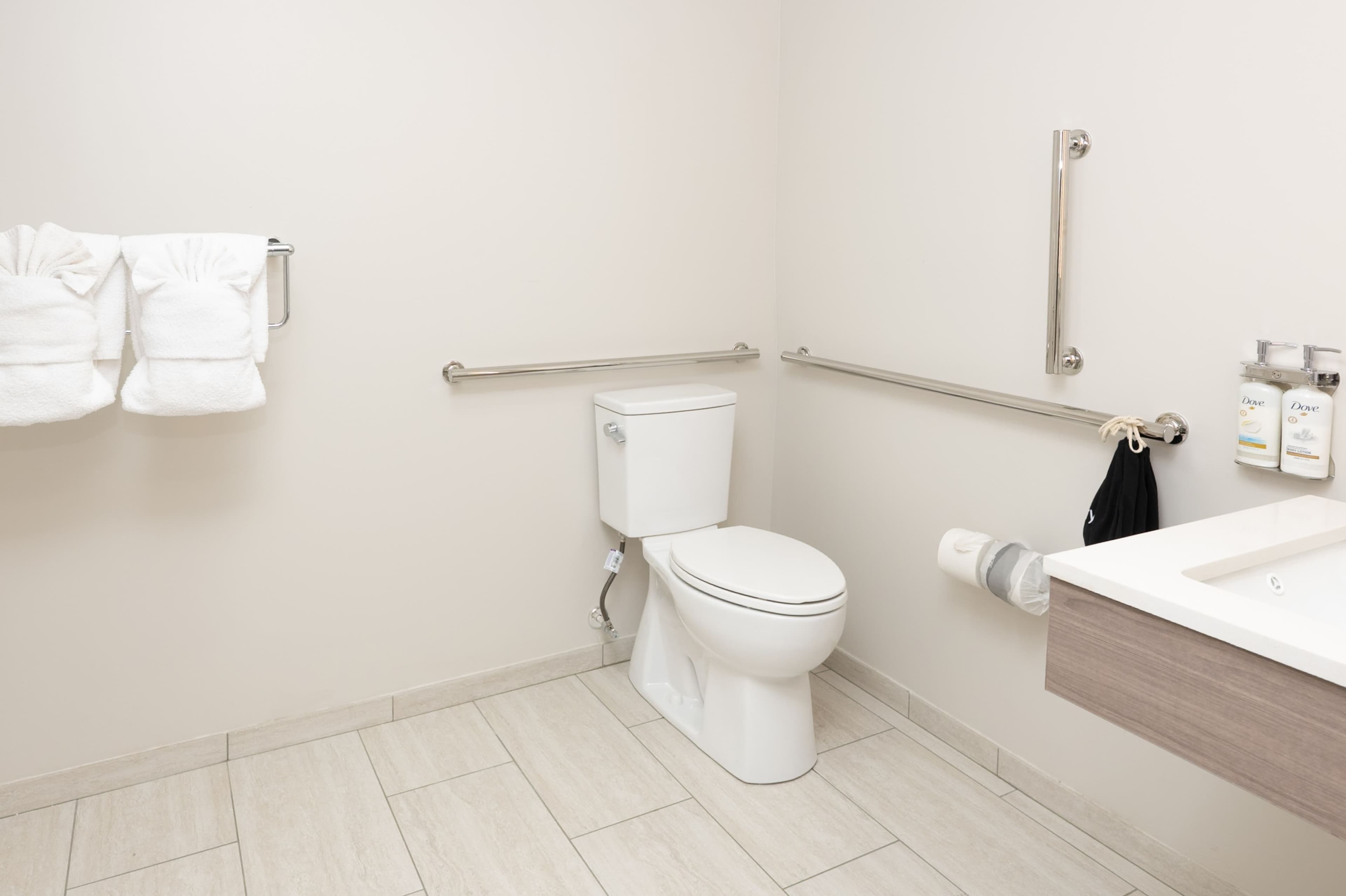 Holiday Inn Express & Suites Burlington - Mount Holly — 12