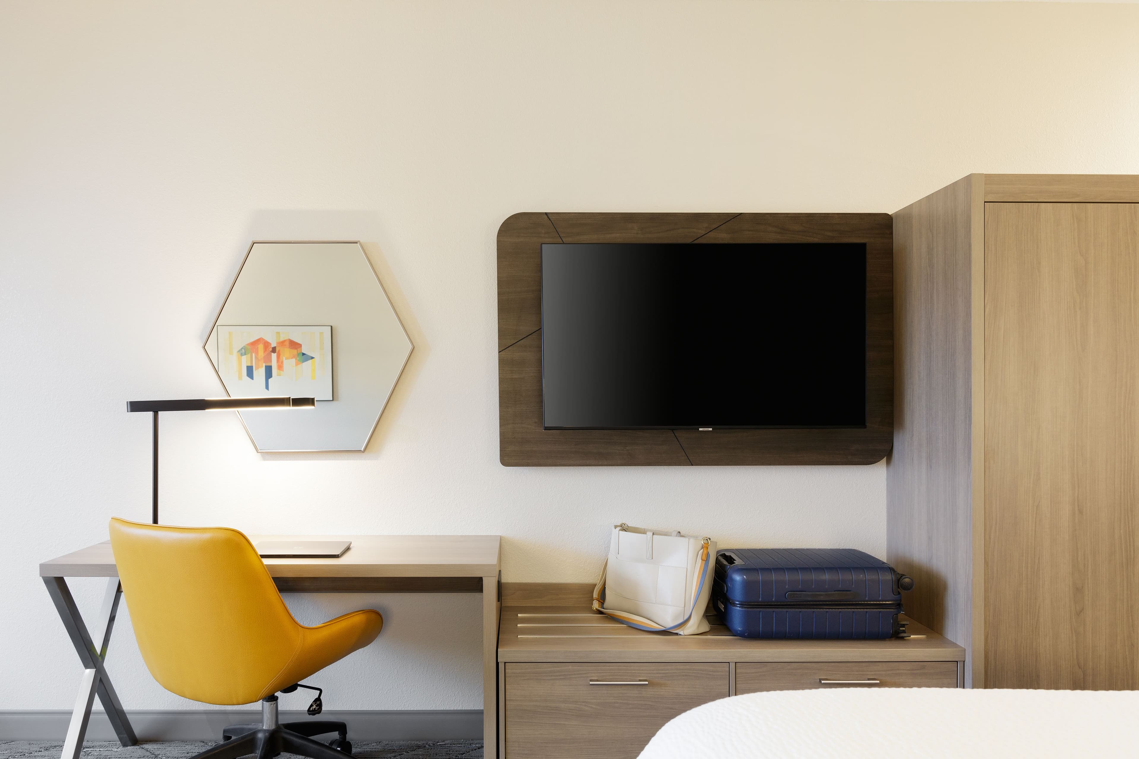 Holiday Inn Express & Suites Westfield - Indianapolis - Image 3