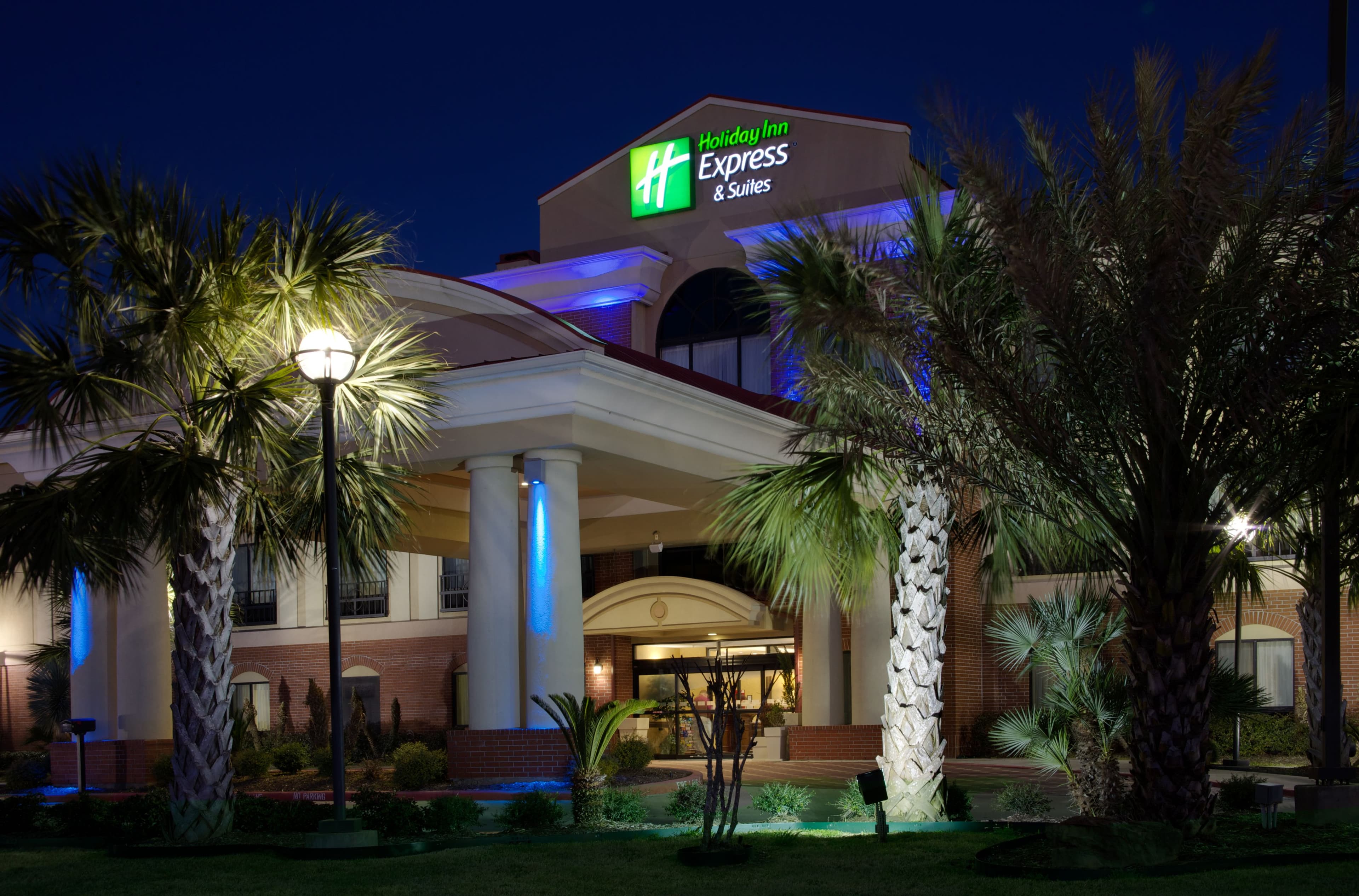 Holiday Inn Express & Suites Wharton - Image 1