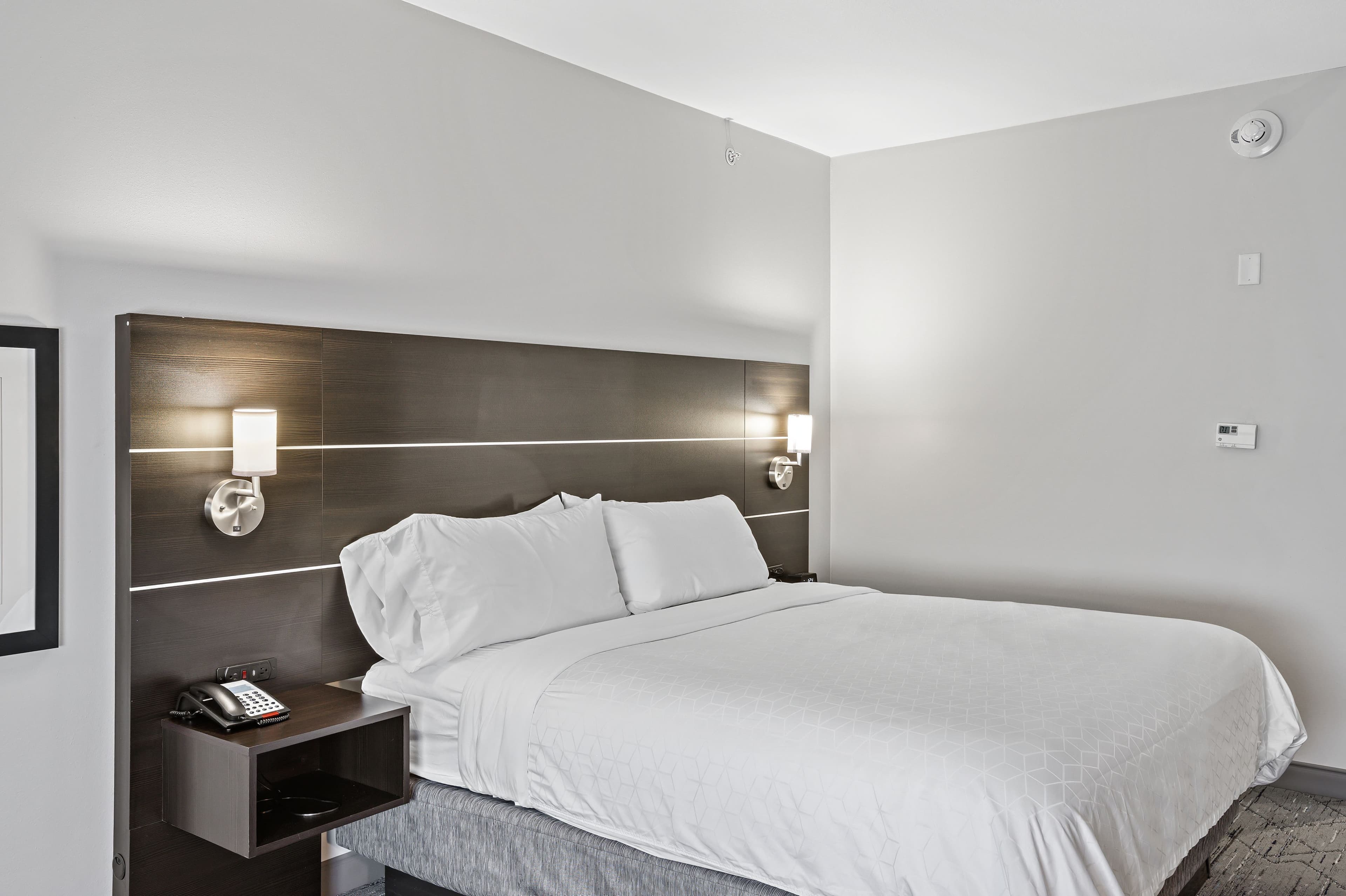 Holiday Inn Express & Suites White Hall — 17