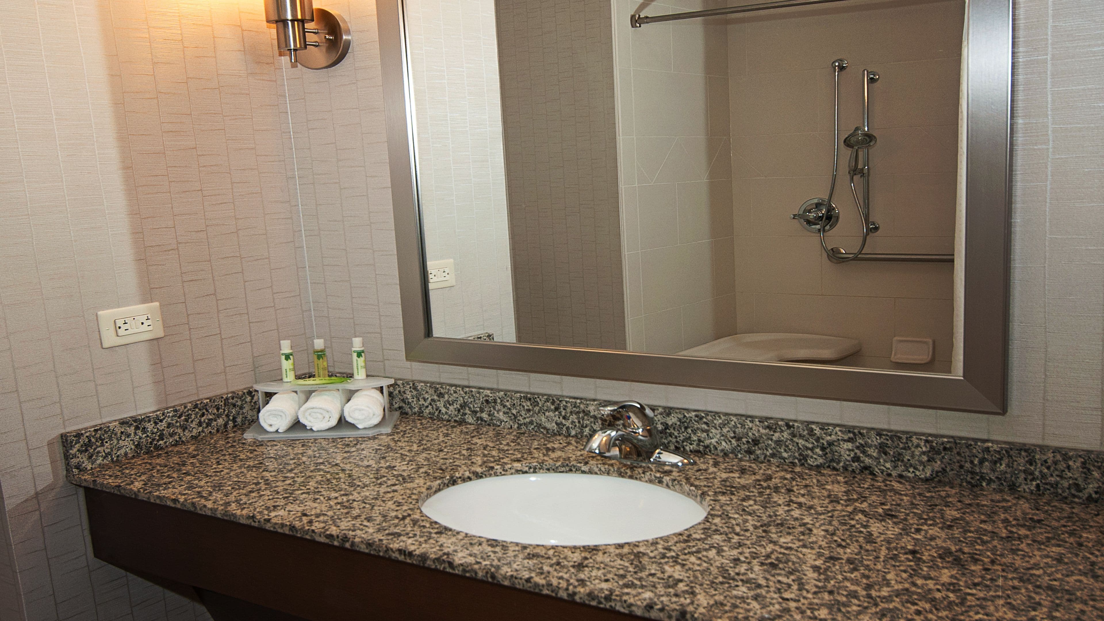 Holiday Inn Express & Suites Wichita Northeast — 8