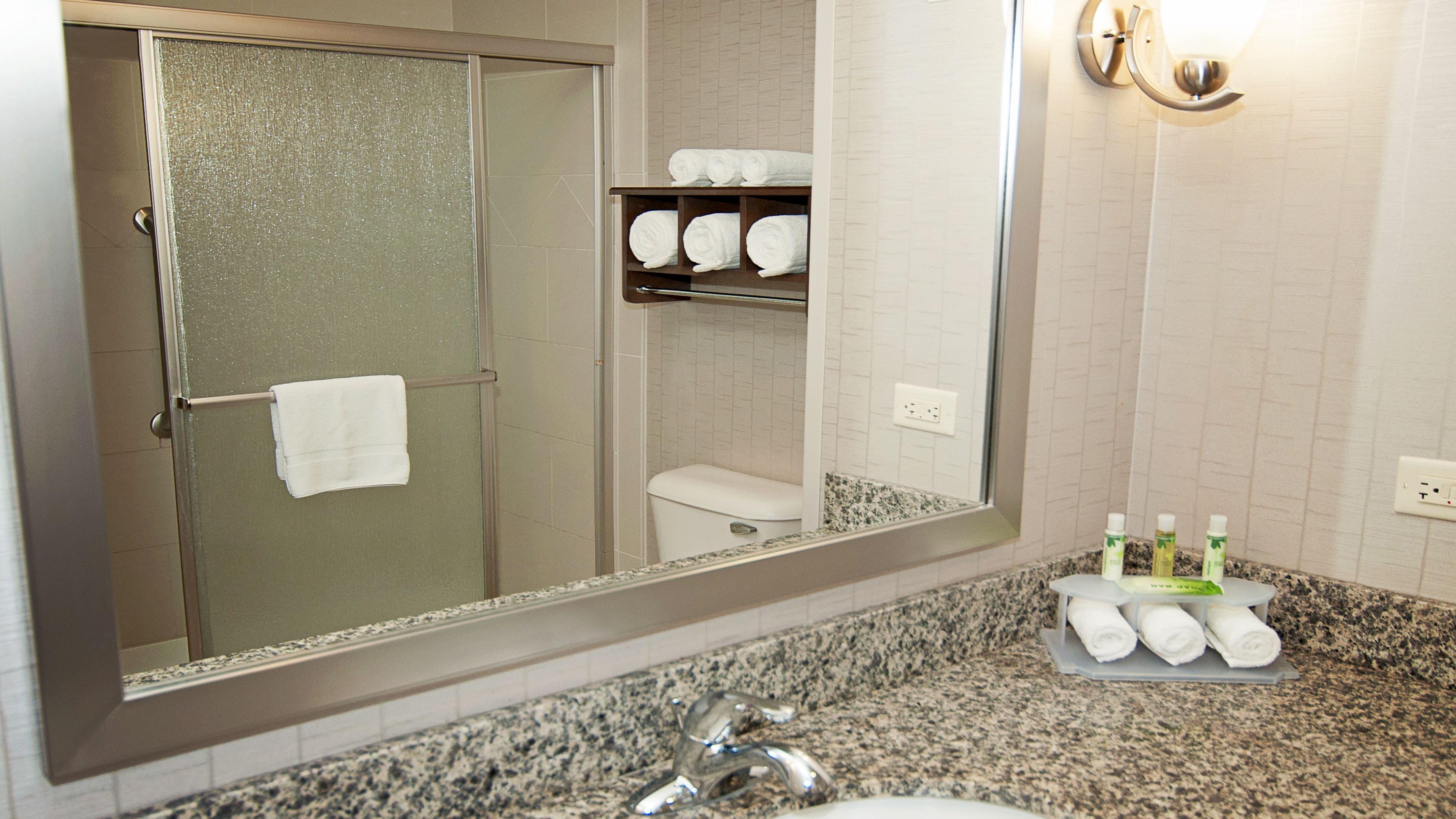 Holiday Inn Express & Suites Wichita Northeast — 6