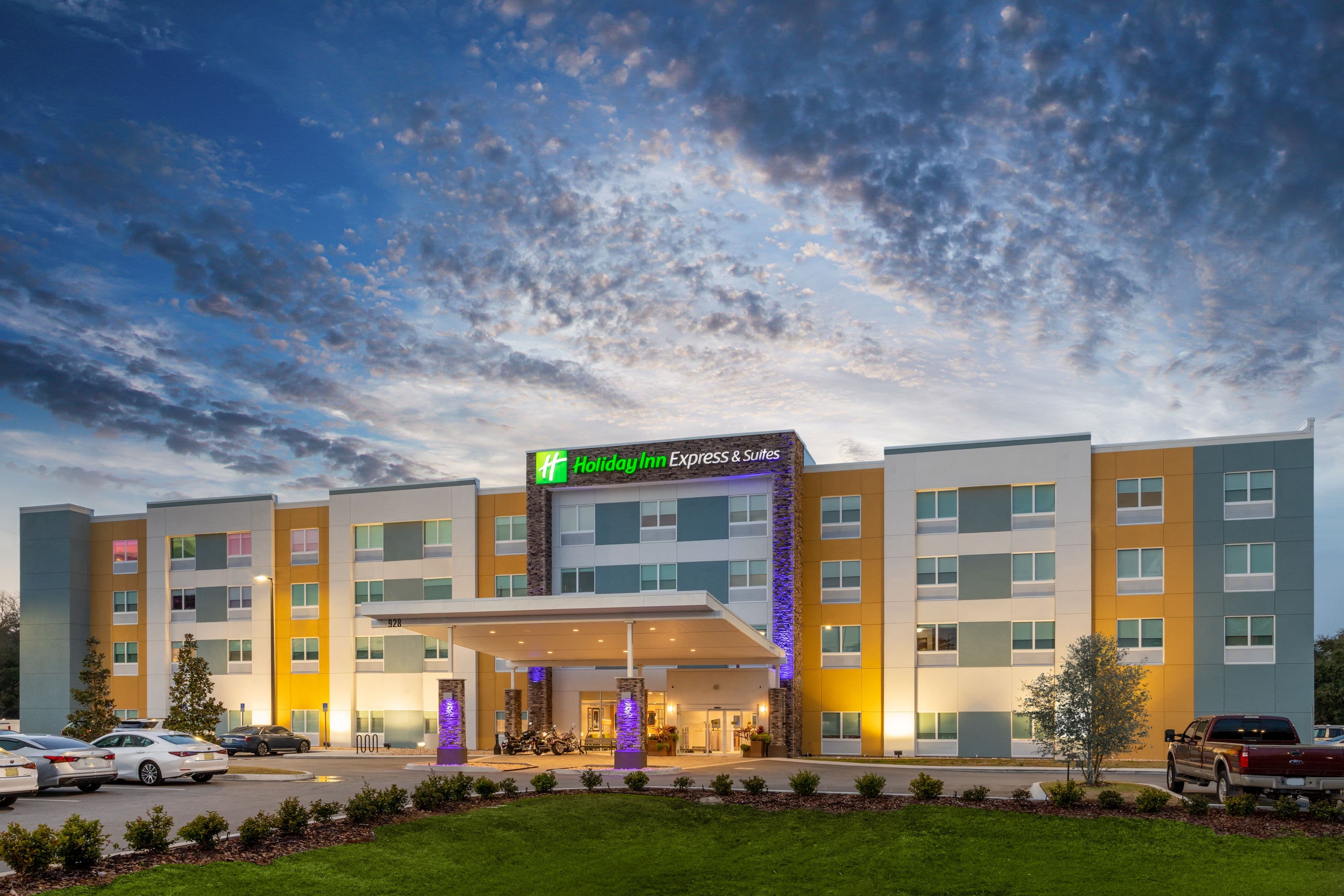 Holiday Inn Express & Suites Wildwood – The Villages - Image 1