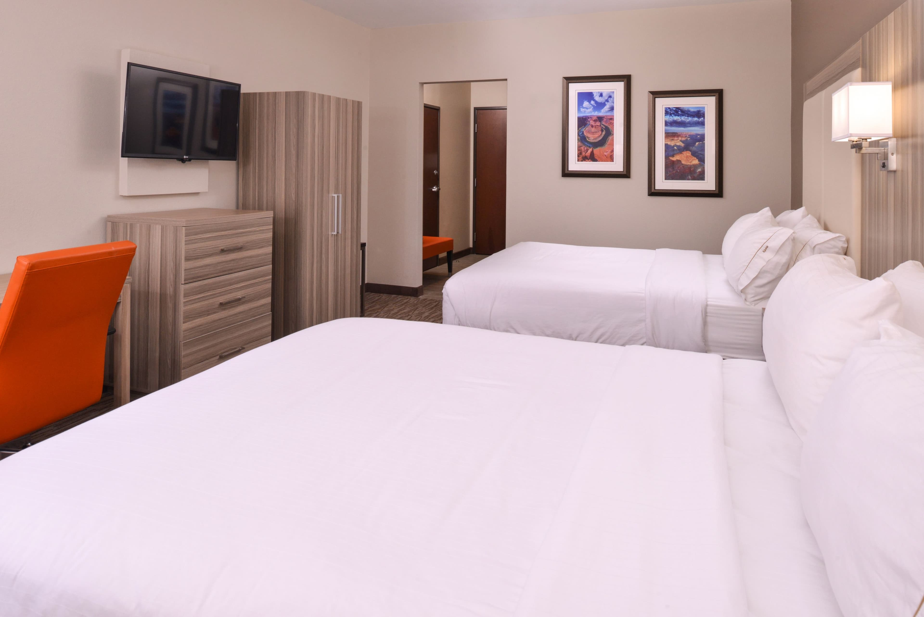Holiday Inn Express & Suites Williams — 36