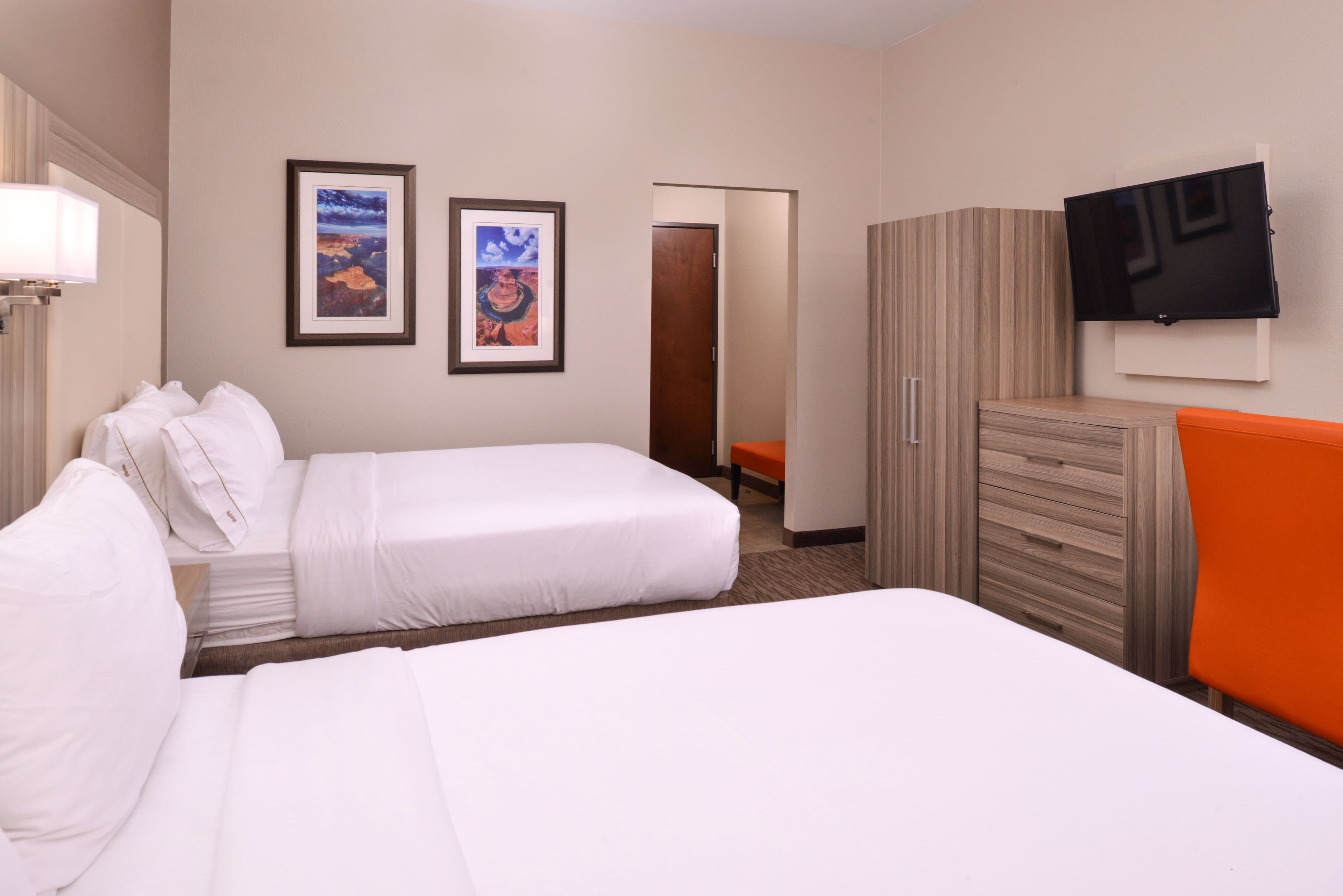 Holiday Inn Express & Suites Williams — 32