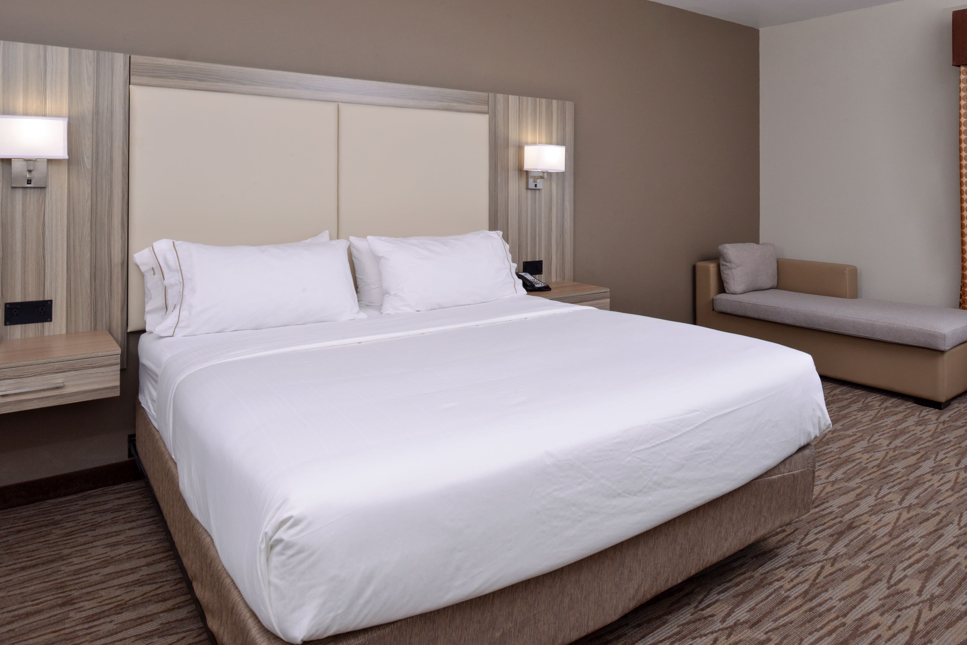 Holiday Inn Express & Suites Williams — 12