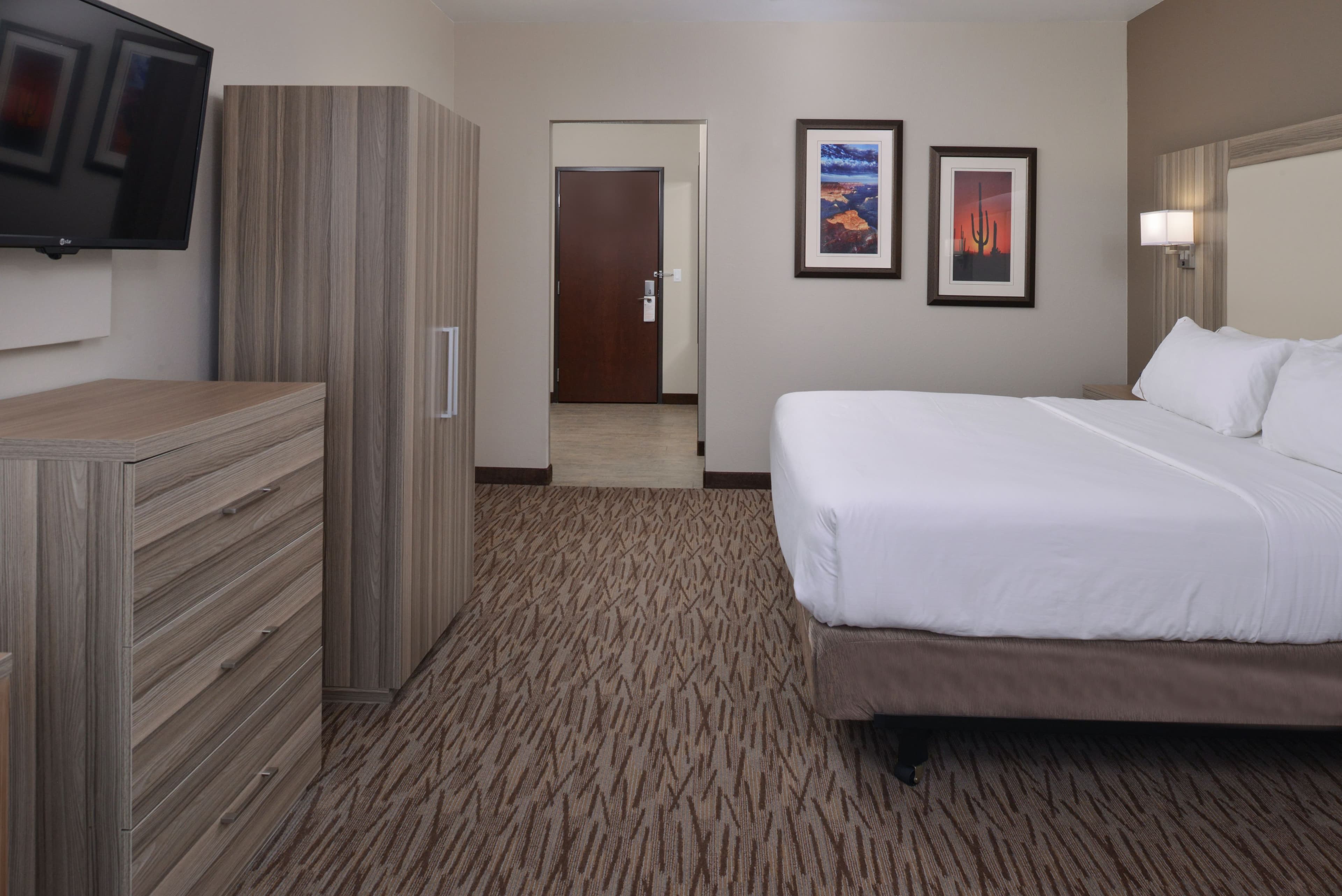 Holiday Inn Express & Suites Williams — 7