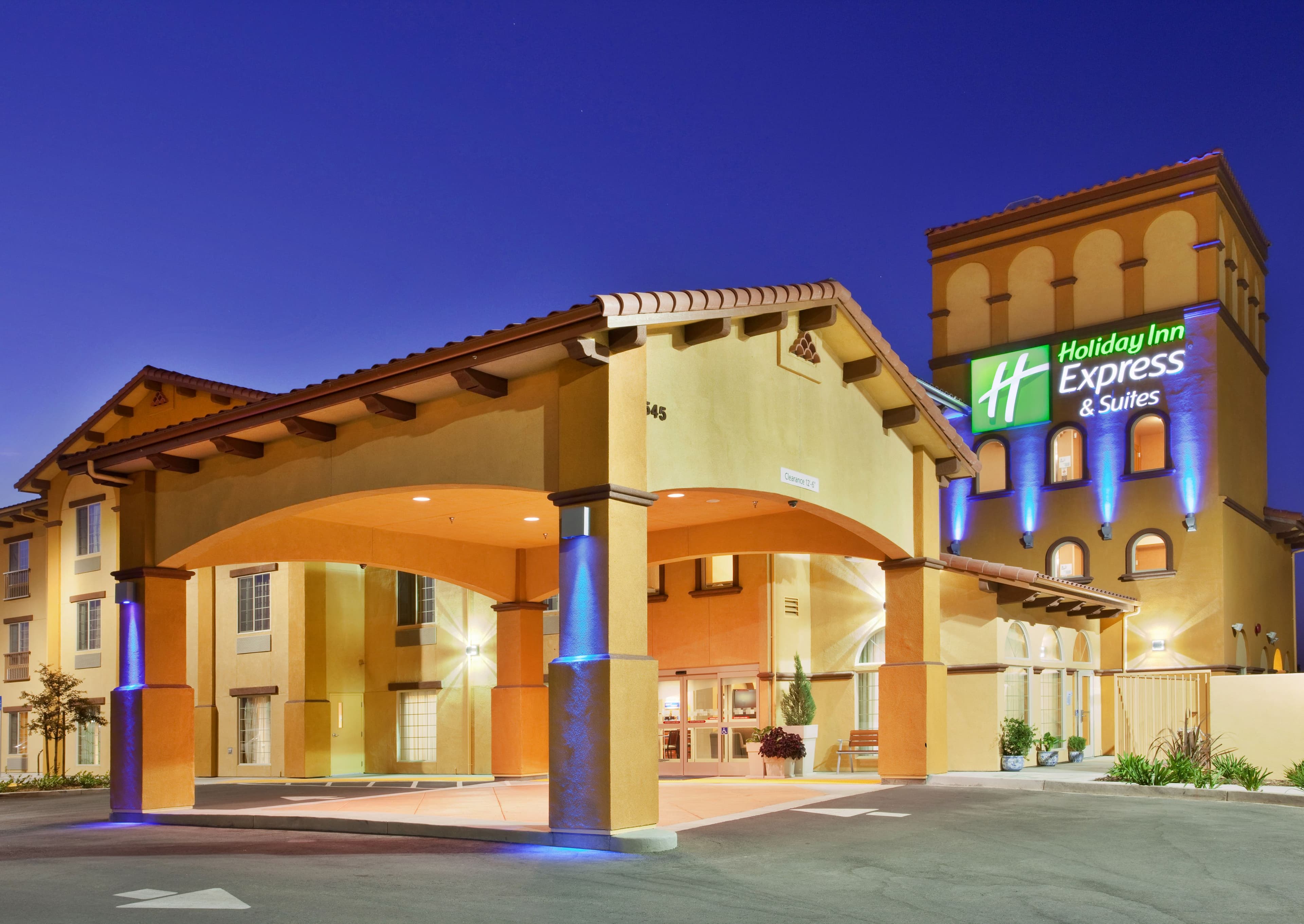 Holiday Inn Express & Suites Willows - Image 1