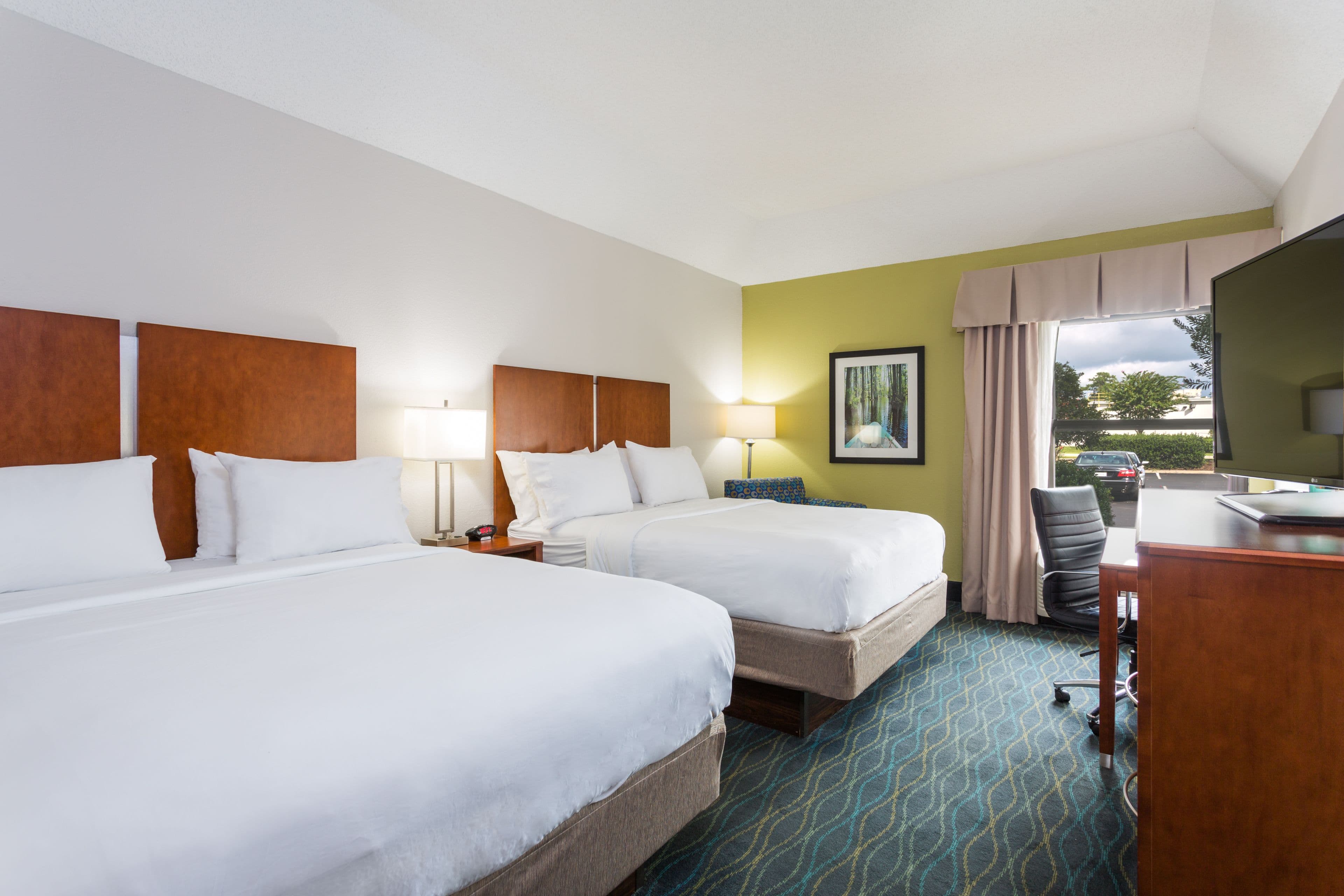 Holiday Inn Express & Suites Wilmington-University Ctr — 12