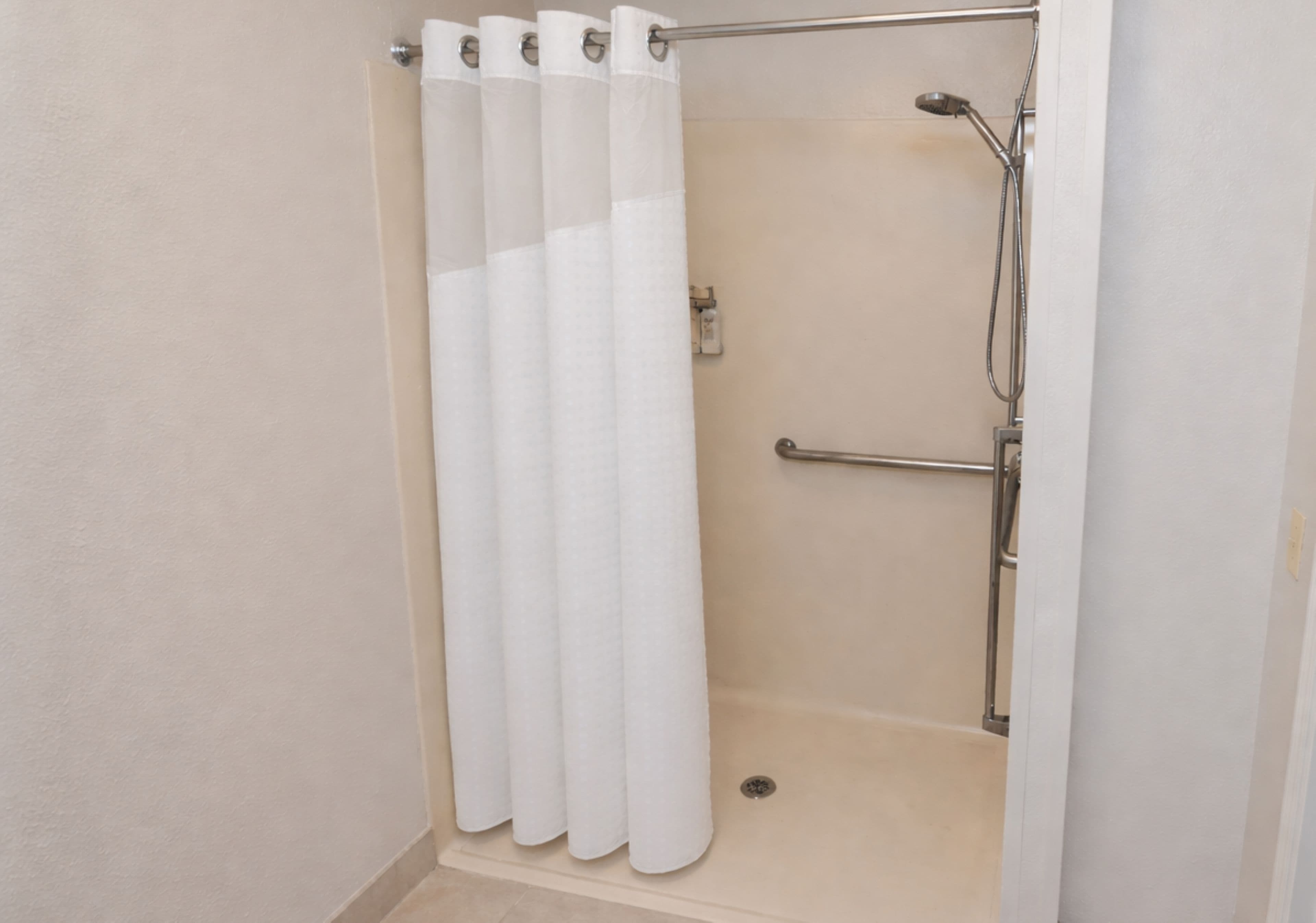 Holiday Inn Express & Suites Winner — 15