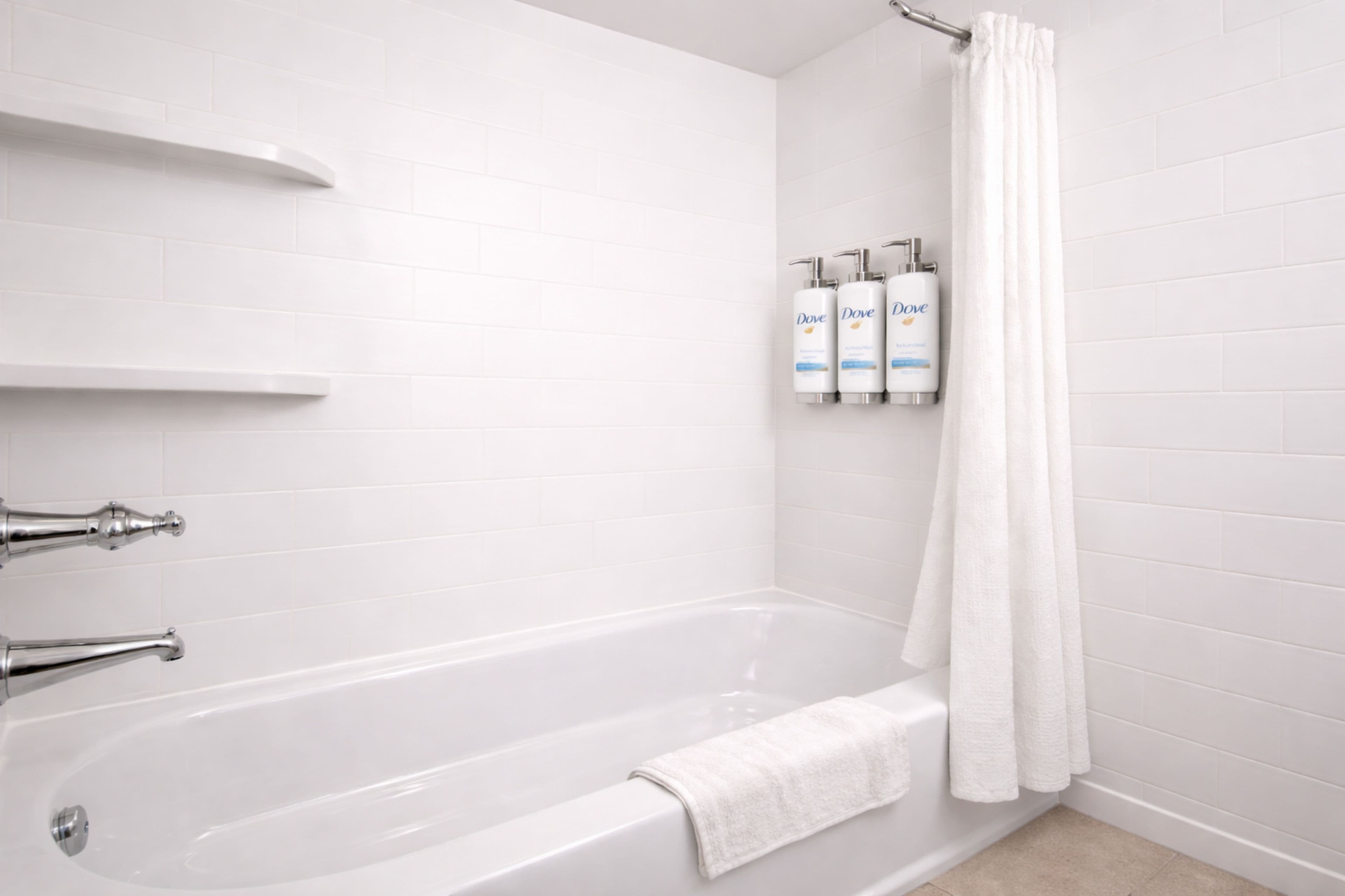 Holiday Inn Express & Suites St. Paul - Woodbury - Image 3