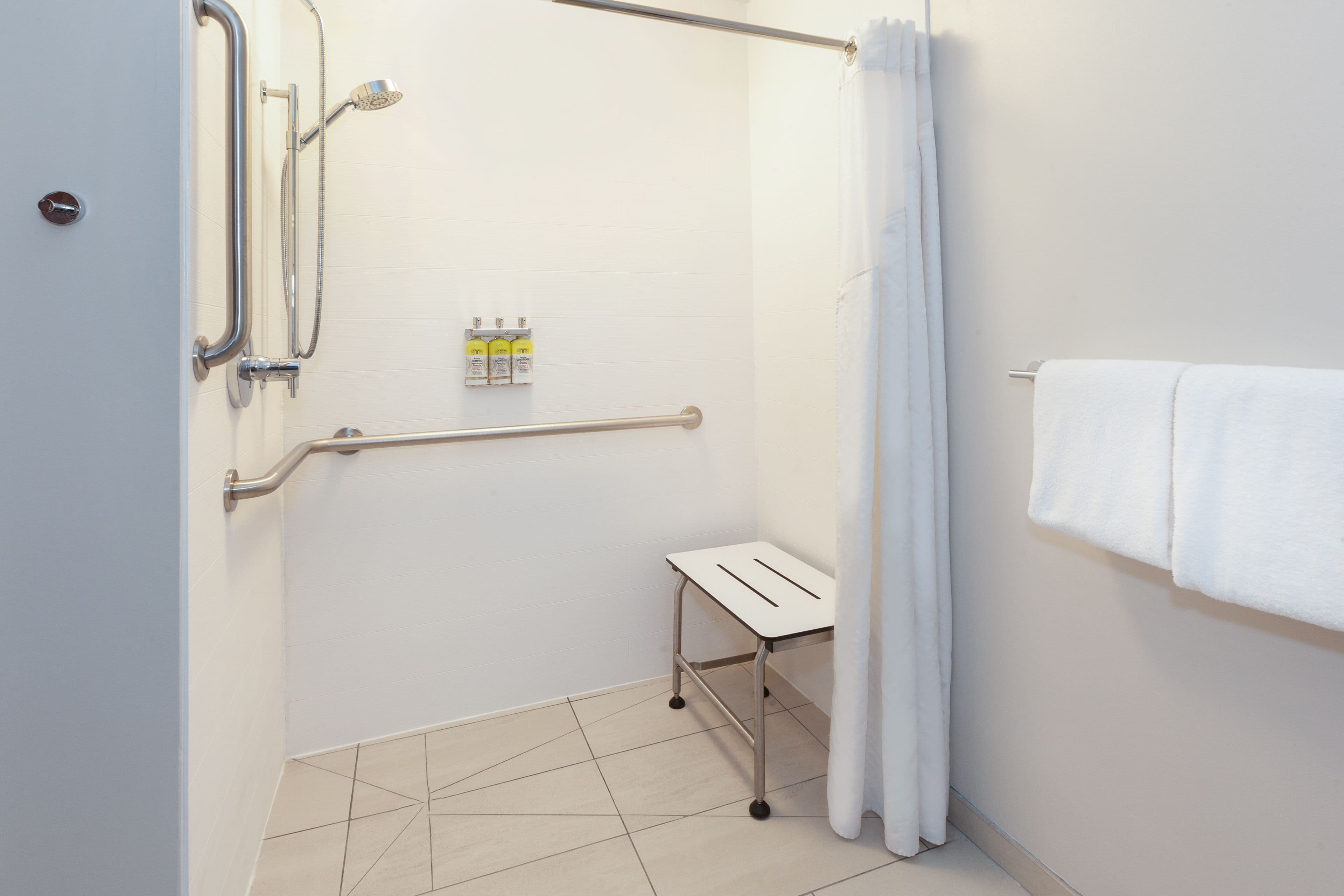 Holiday Inn Express & Suites Woodhaven — 10