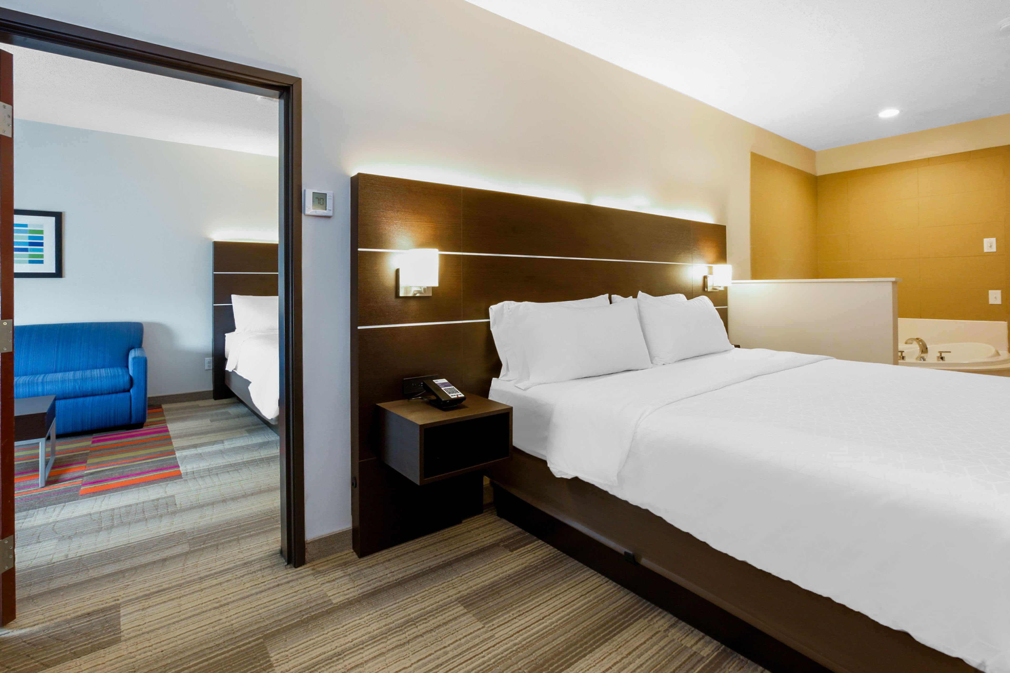 Holiday Inn Express & Suites Woodhaven — 24