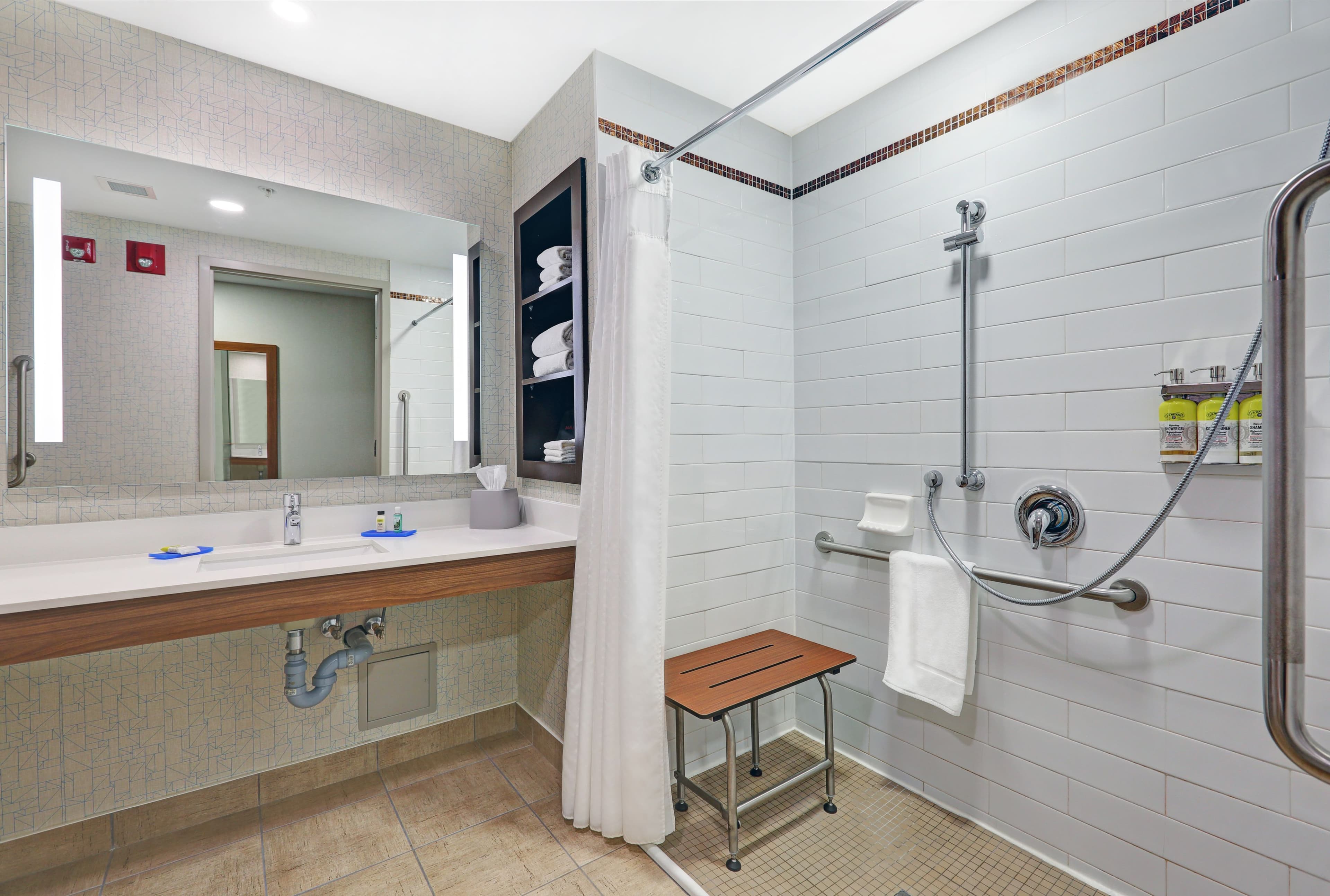 Holiday Inn Express & Suites Woodstock South — 17