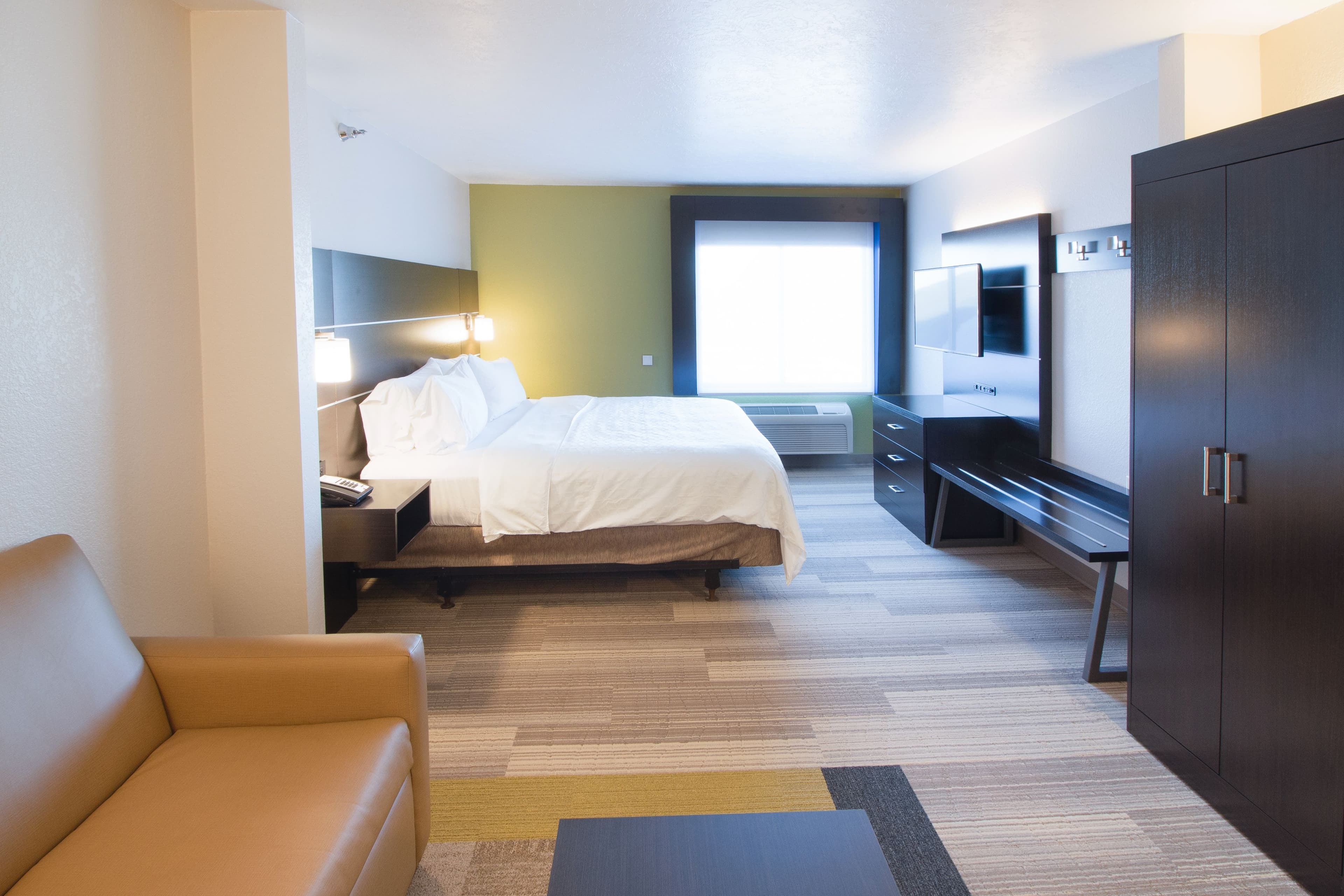 Holiday Inn Express & Suites Worthington — 11