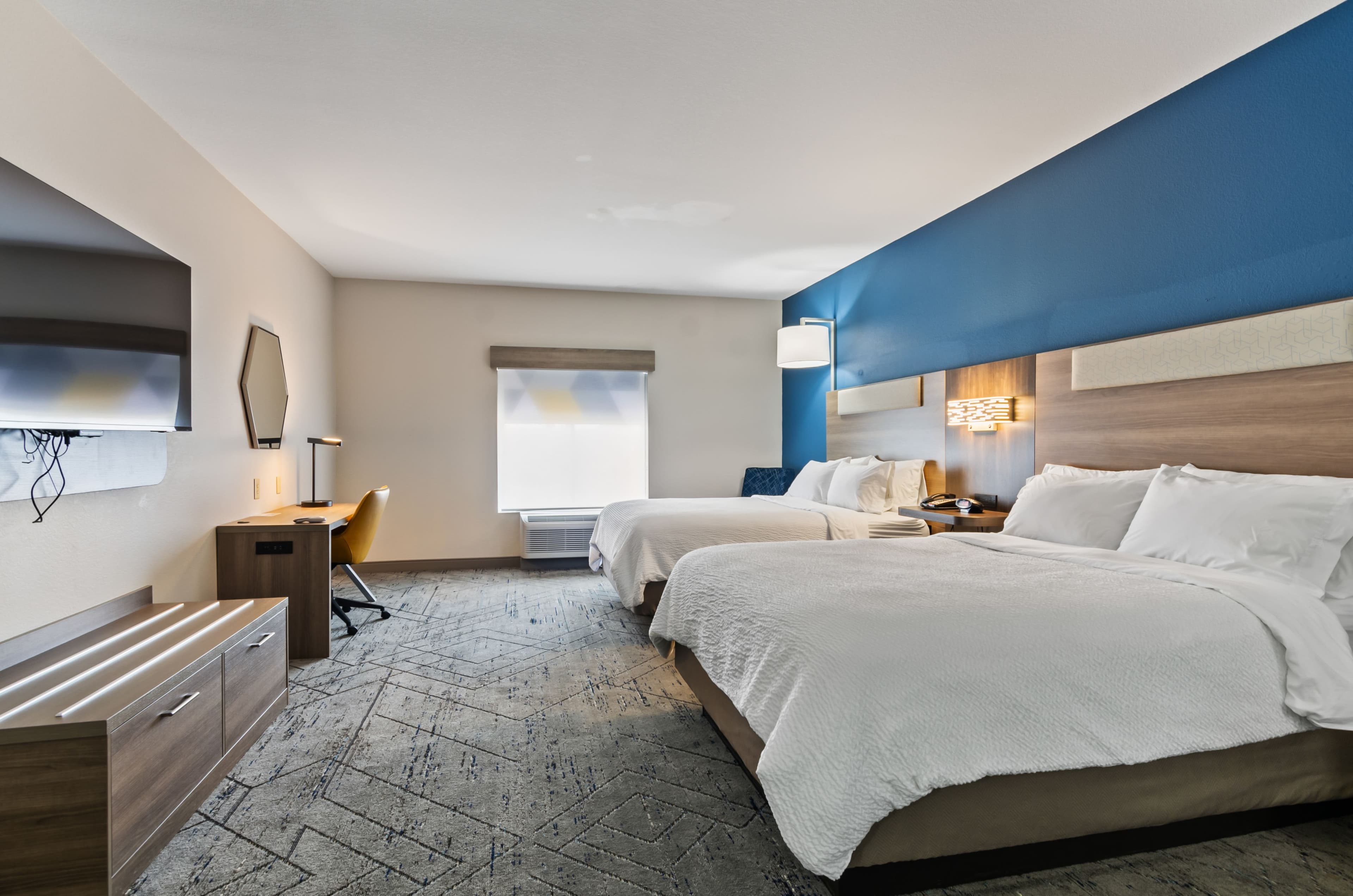 Holiday Inn Express & Suites Wytheville — 23