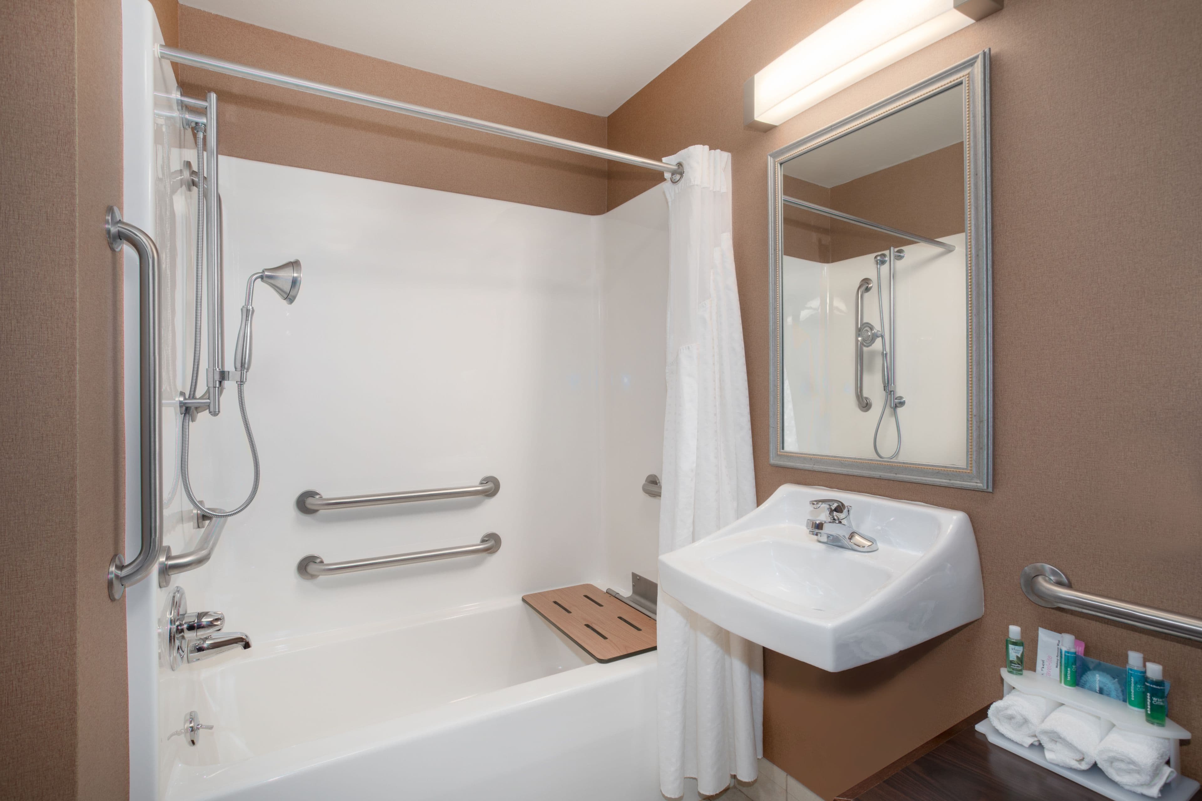 Holiday Inn Express & Suites Yankton — 6