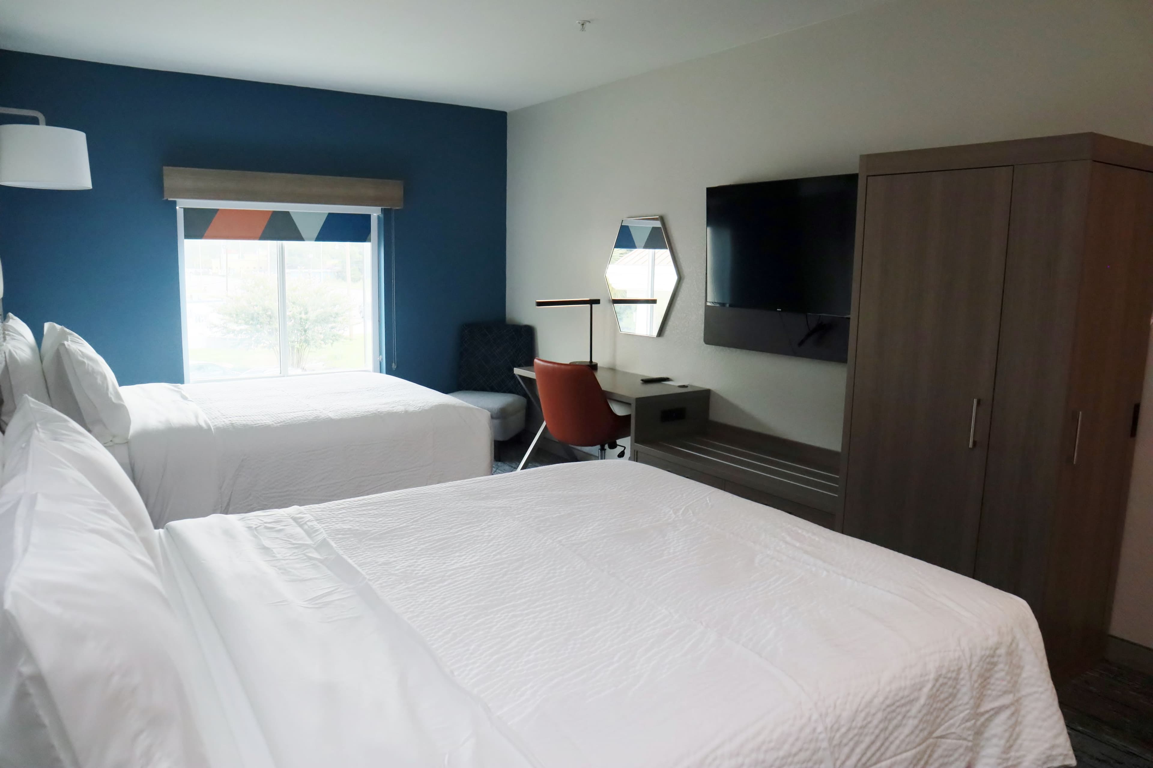 Holiday Inn Express & Suites Baton Rouge North — 18