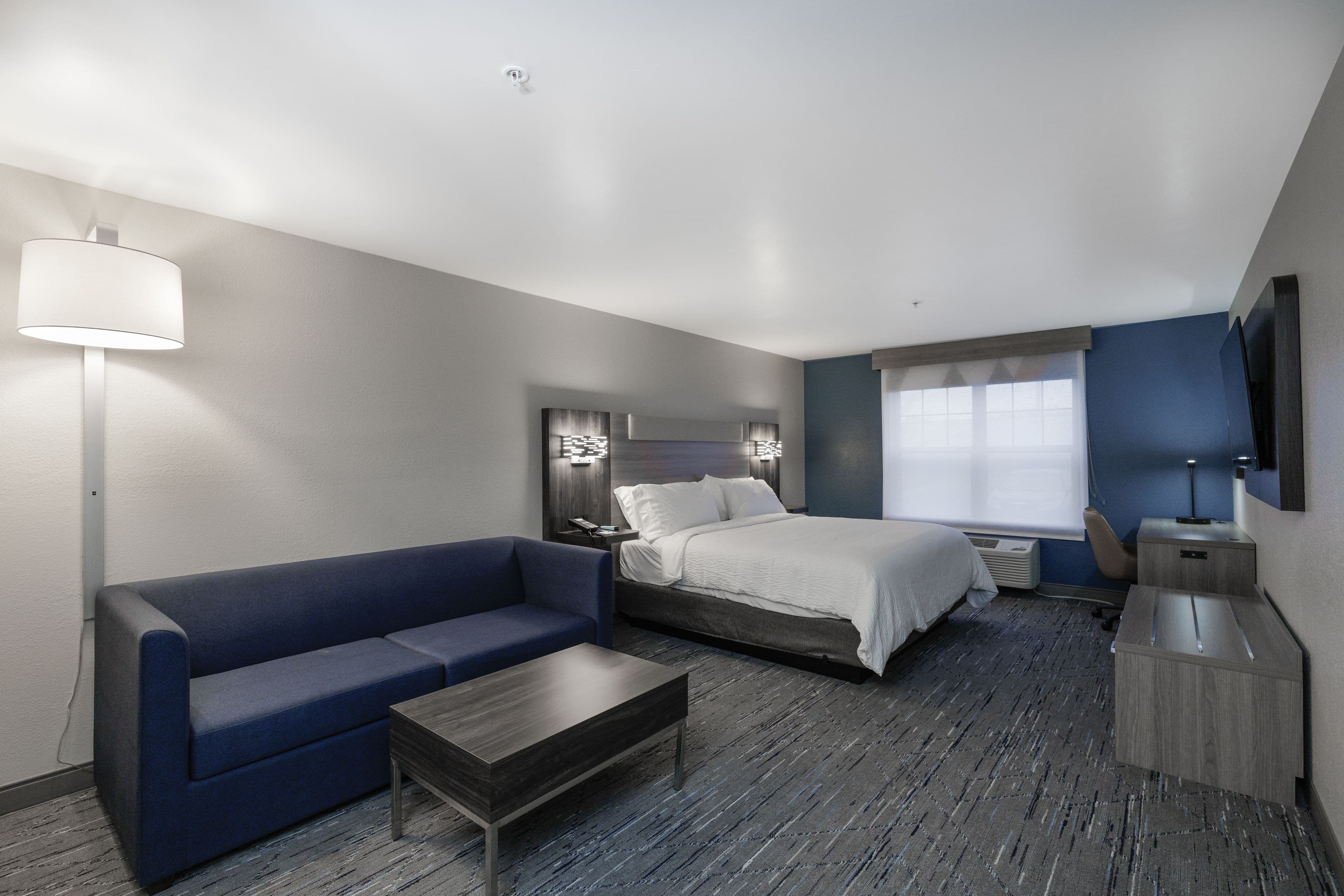 Holiday Inn Express & Suites Zion — 6